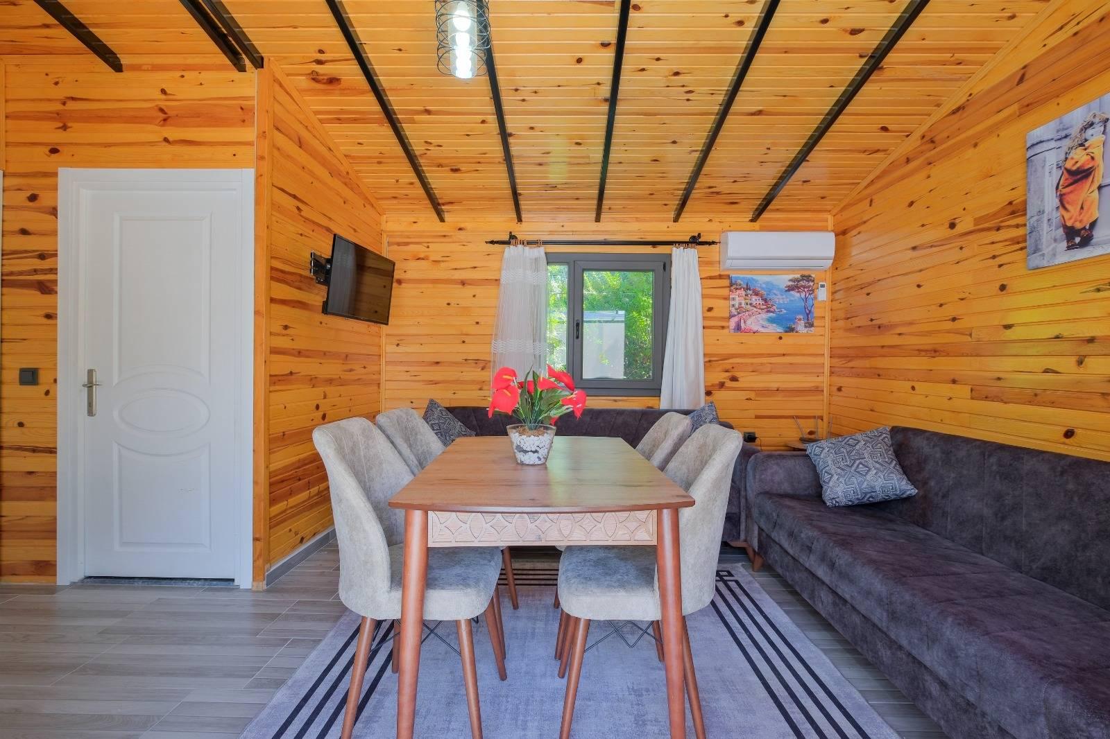 Fethiye Karagedik'te Ahşap Tasarımlı, Özel Havuzlu, 1+1 Villa-43255