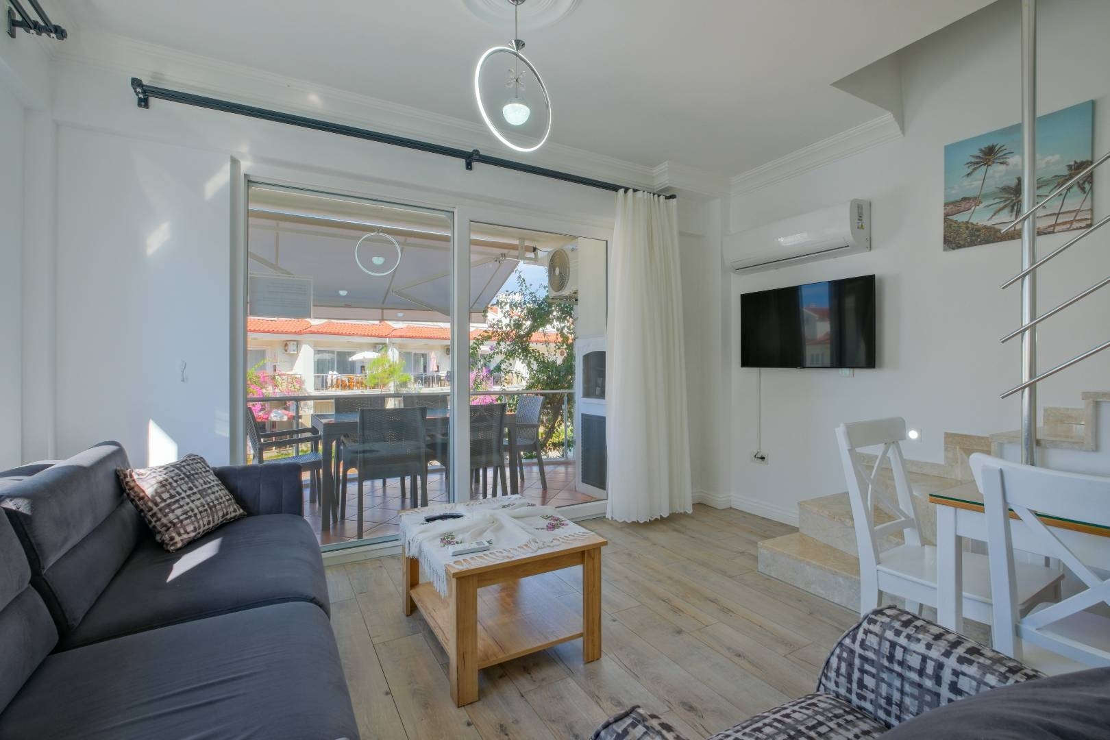 Muğla Fethiye'de Denize Yakın Konumda, Ortak Havuzlu, Konforlu Ev