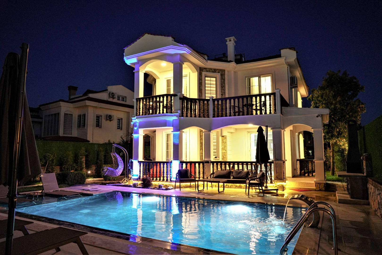 Fethiye Foça'da Denize Yakın Mesafede, Özel Havuzlu, Kiralık Villa-35100