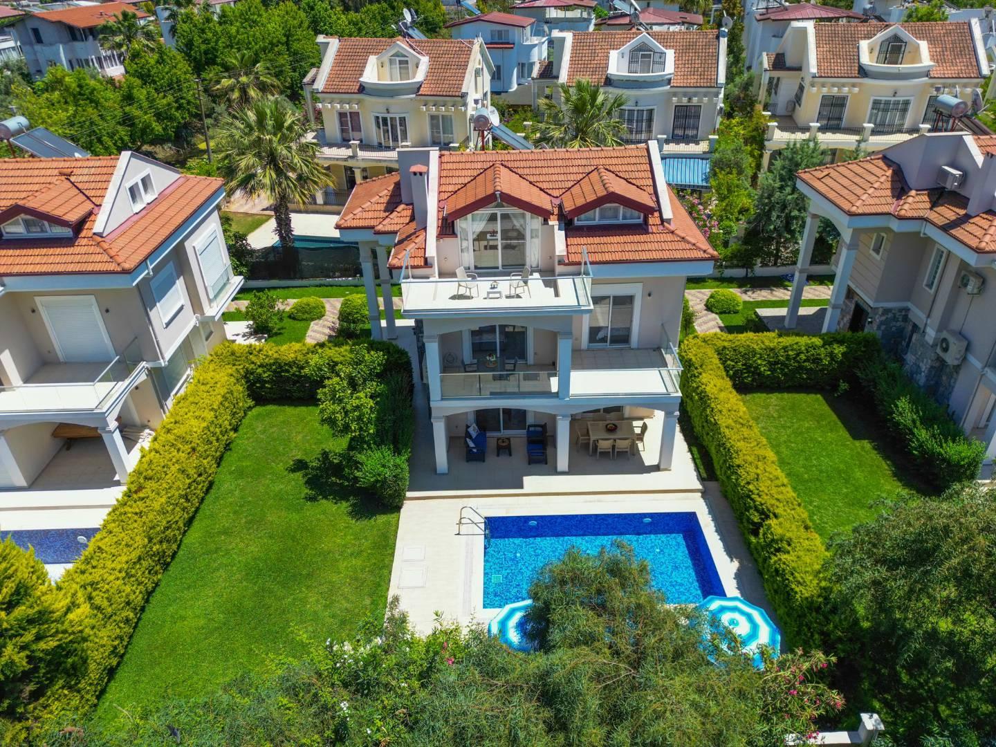 Fethiye Çiftlik'te Plaja Yakın, Özel Havuzlu, Jakuzili, Müstakil Villa-17043