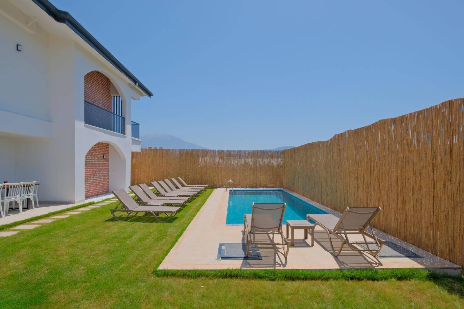 Fethiye Cami'de Geniş Bahçeli, Özel Havuzlu, Konforlu Villa-39006