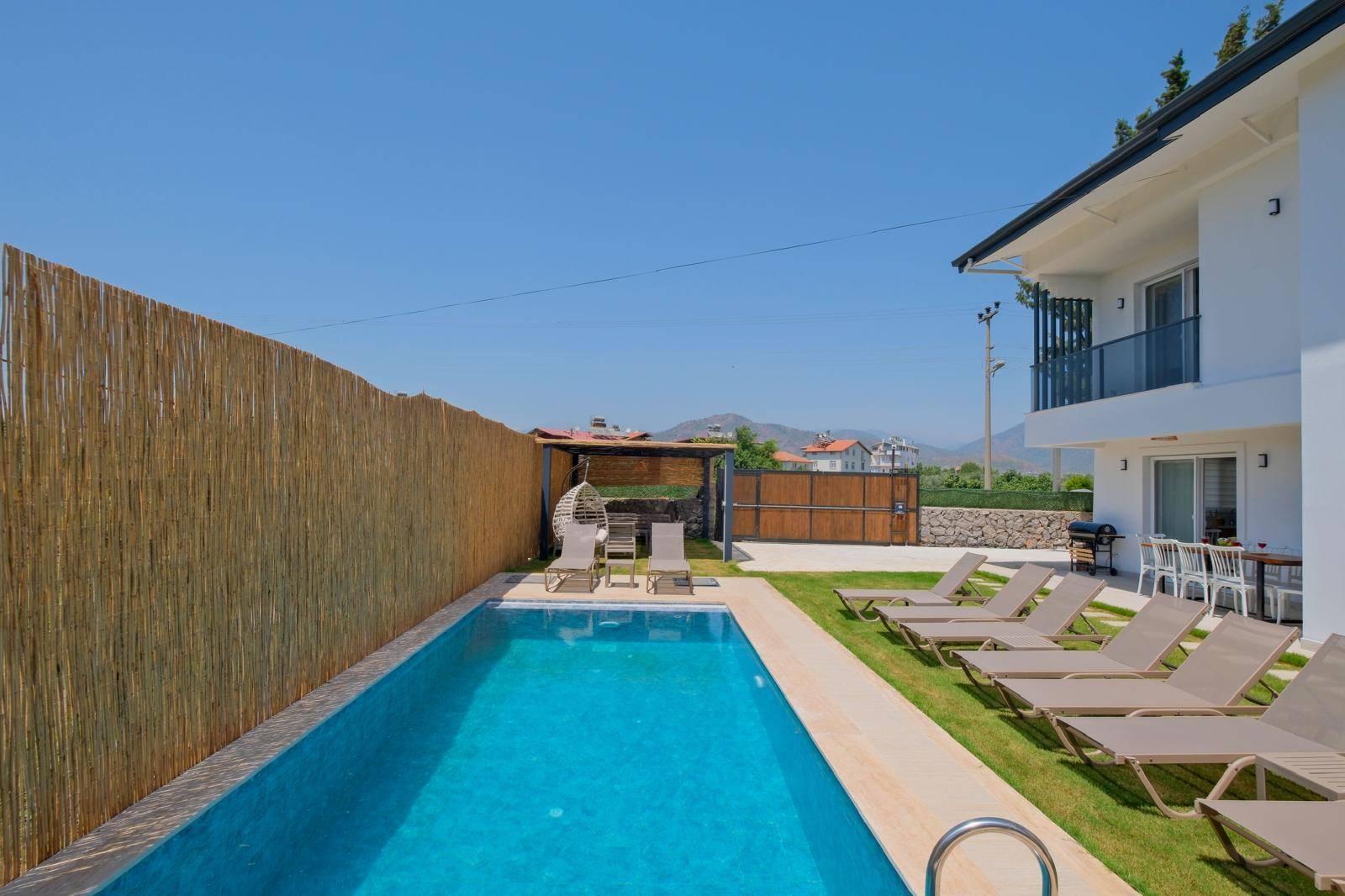 Fethiye Cami'de Geniş Bahçeli, Özel Havuzlu, Konforlu Villa-39006