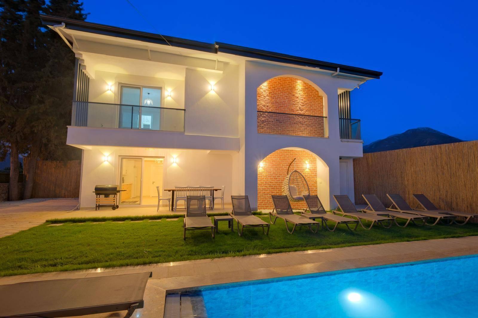 Fethiye Cami'de Geniş Bahçeli, Özel Havuzlu, Konforlu Villa-39006