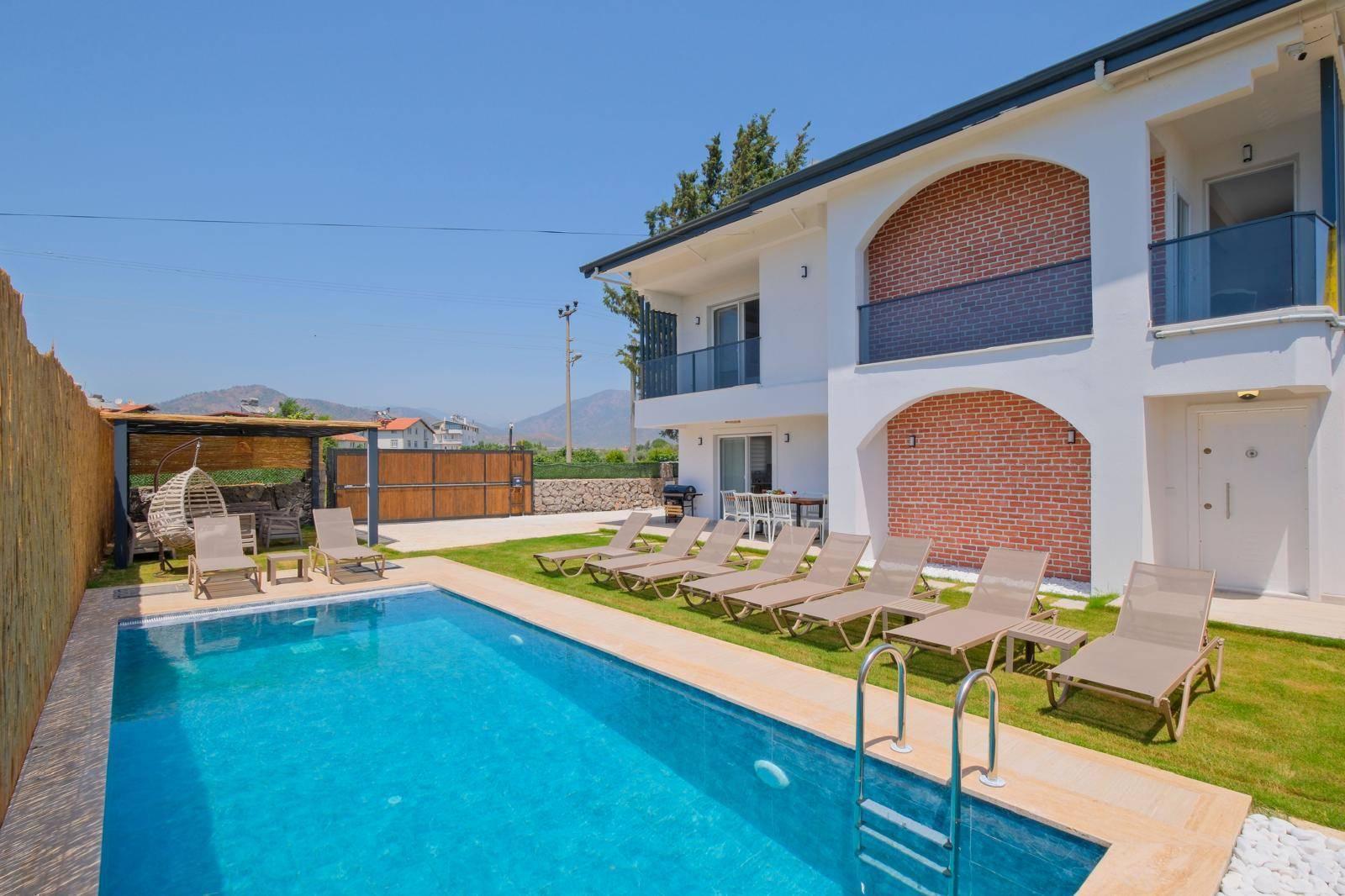 Fethiye Cami'de Geniş Bahçeli, Özel Havuzlu, Konforlu Villa-39006