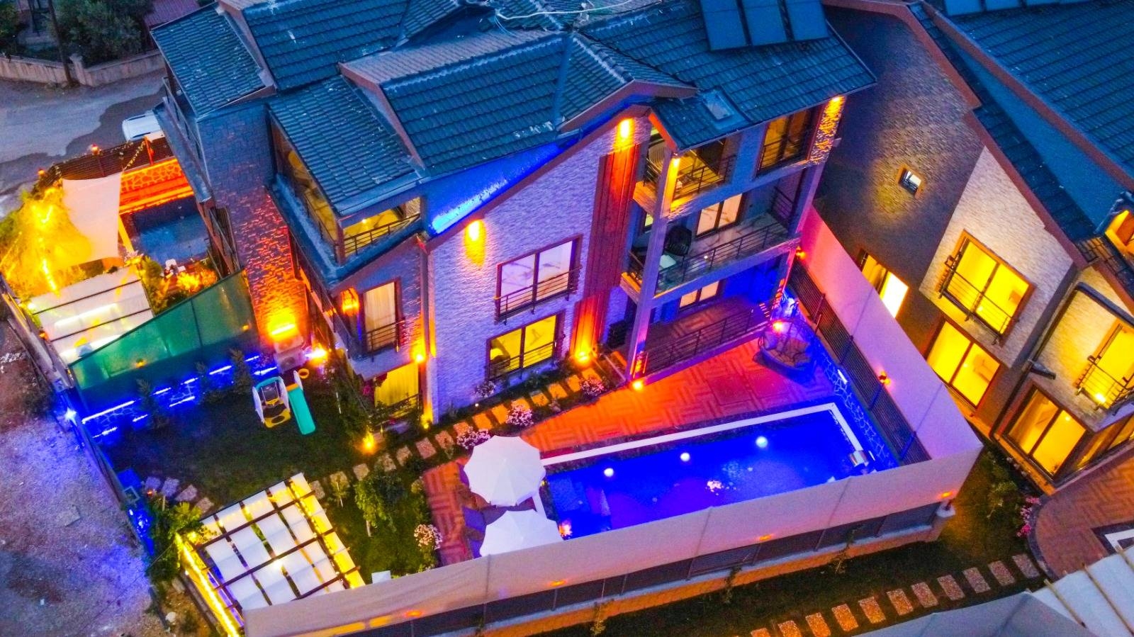 Fethiye Çamköy'de Geniş Ailelere Uygun, Özel Havuzlu, Şık Villa