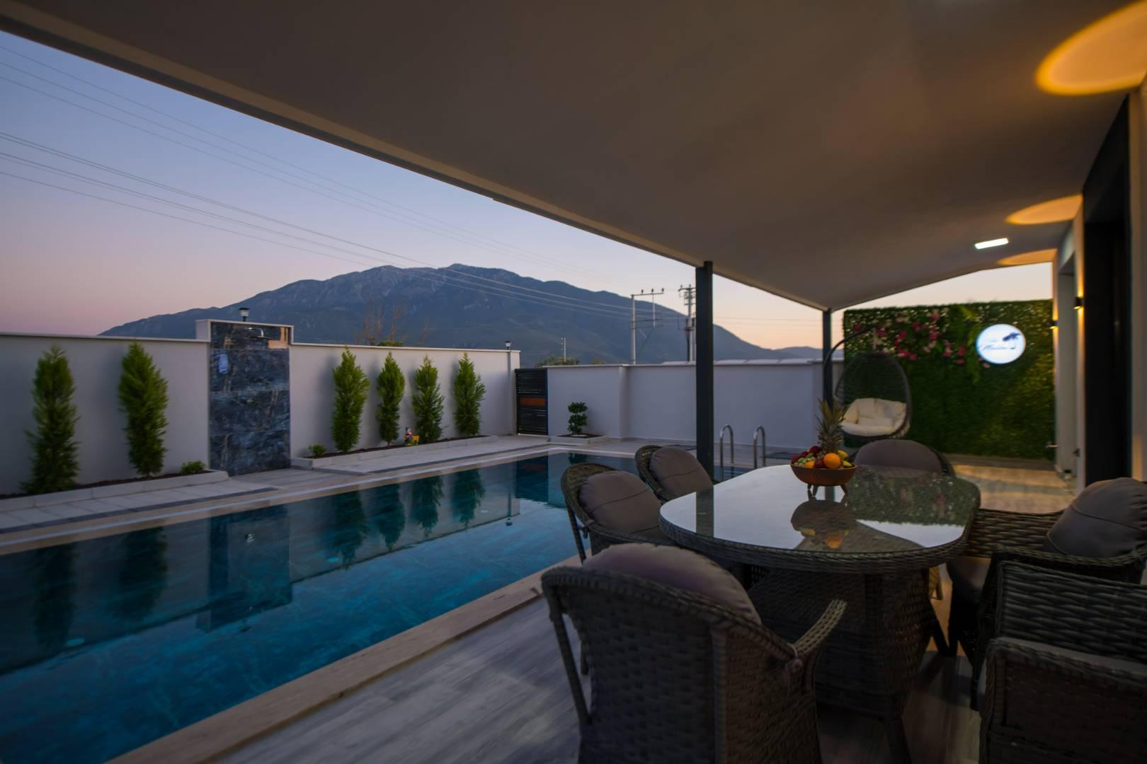 Fethiye Çamköy'de Modern Tasarımlı, Özel Havuzlu, 6 Kişilik Villa-43373