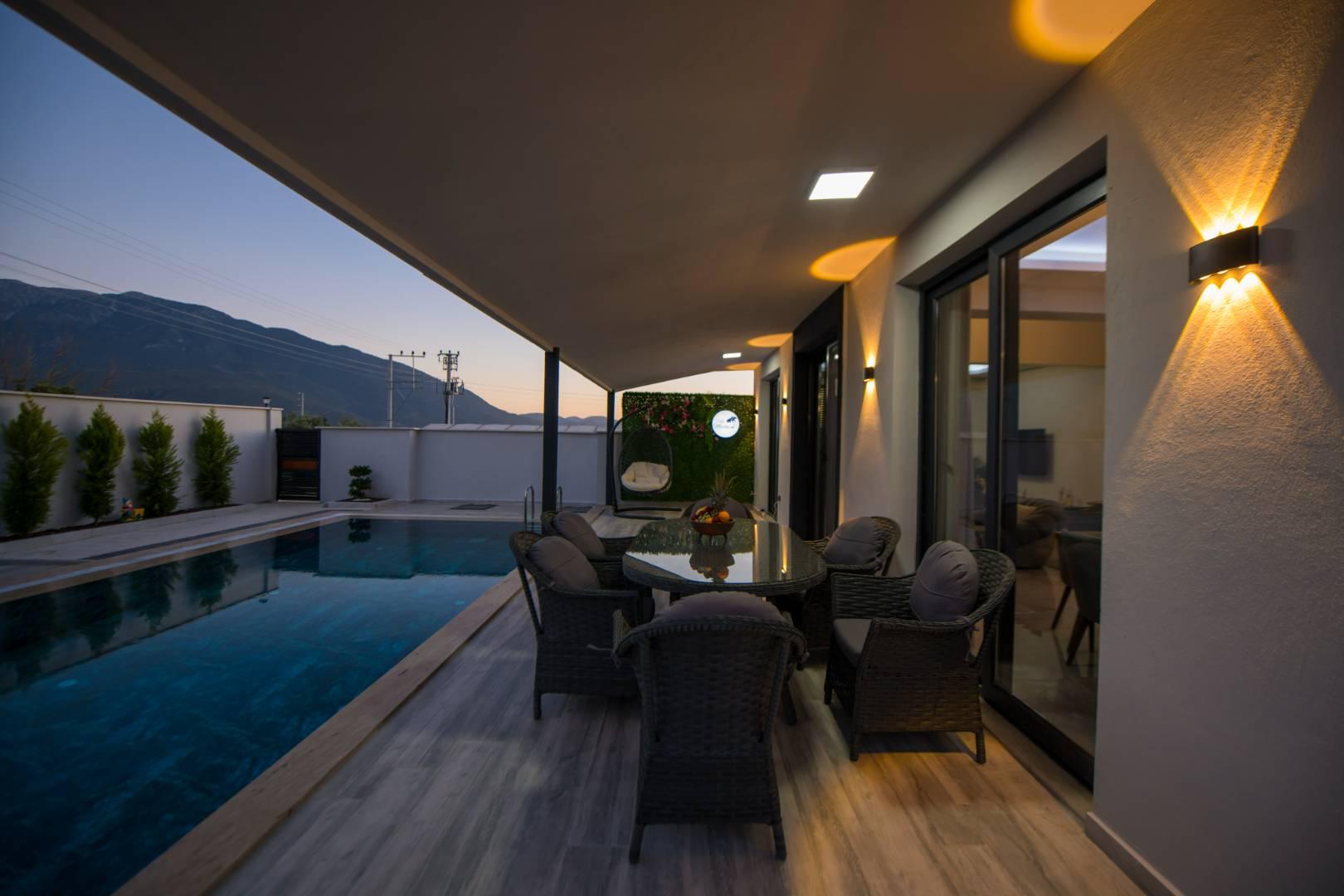 Fethiye Çamköy'de Modern Tasarımlı, Özel Havuzlu, 6 Kişilik Villa-43373