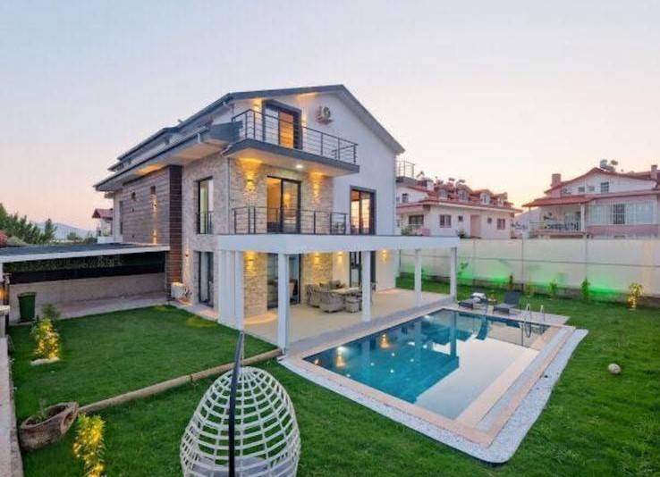 Fethiye Çamköy'de Geniş Bahçeli, Özel Havuzlu, İkiz Villa