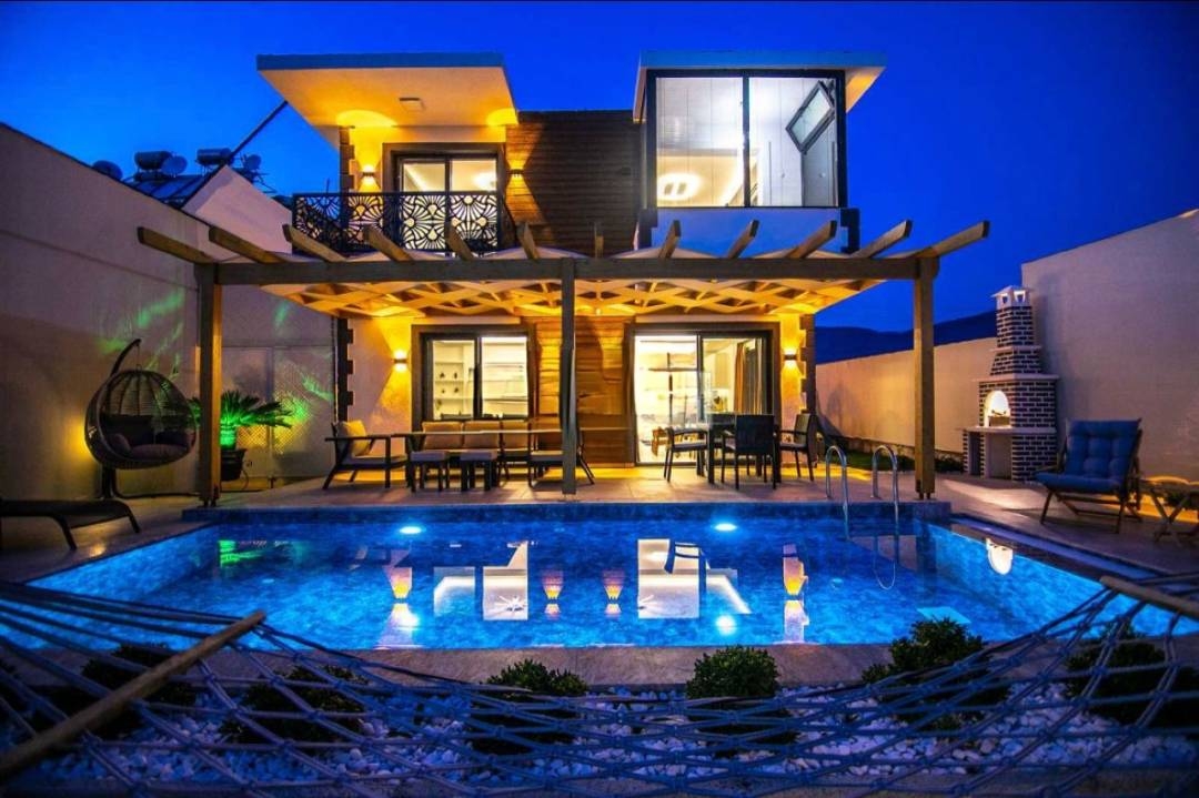 Fethiye Çamköy'de Modern Tasarımlı, Özel Havuzlu, 2+1 Şık Villa