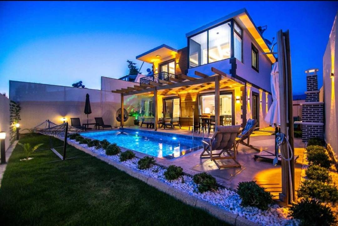 Fethiye Çamköy'de Modern Tasarımlı, Özel Havuzlu, 2+1 Şık Villa