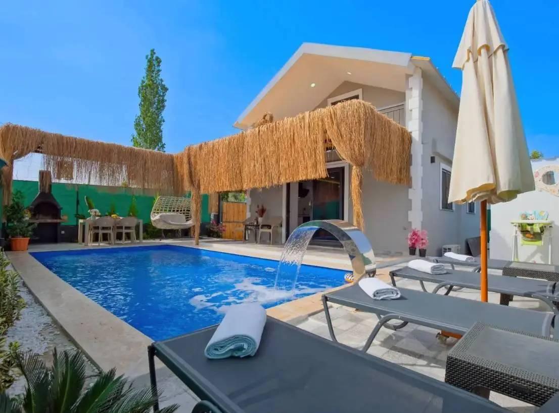 Fethiye Çamköy'de Nezih Konumda, Özel Havuzlu, Konforlu Villa-43292