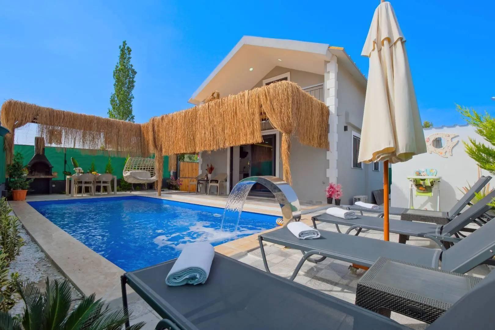 Fethiye Çamköy'de Nezih Konumda, Özel Havuzlu, Konforlu Villa-43292