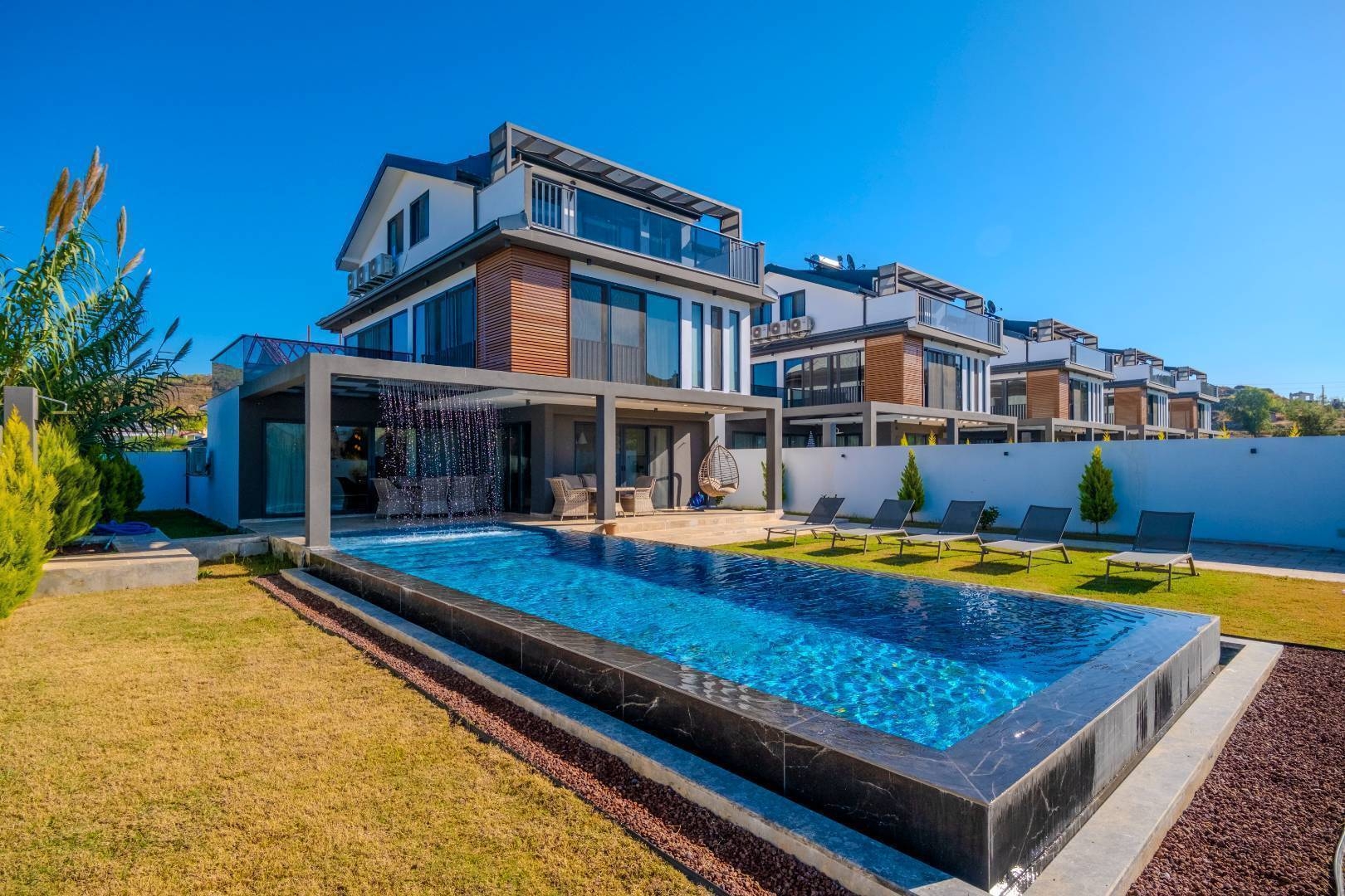 Fethiye Çiftlik'de Nezih Konumda, Kapalı Havuzlu, Lüks Villa