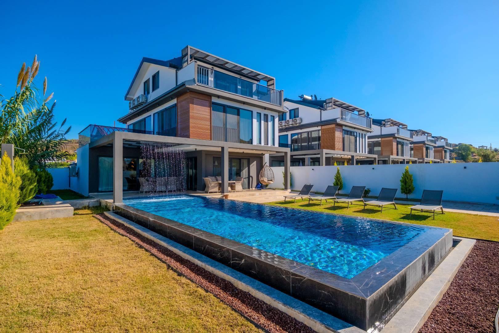 Fethiye Çiftlik'de Nezih Konumda, Kapalı Havuzlu, Lüks Villa-40983