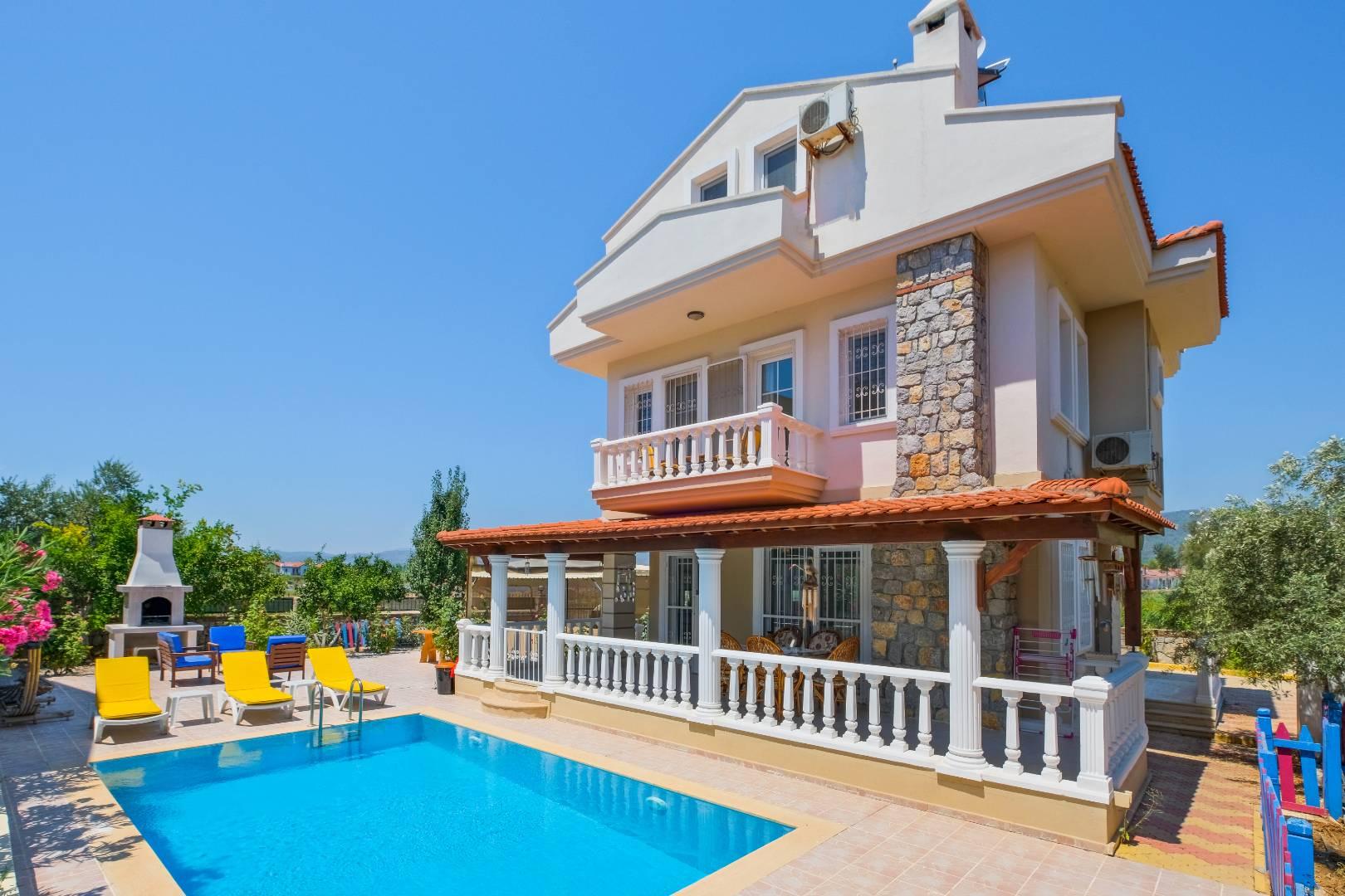 Fethiye Çiftlik'te Geniş Alanlara Sahip, Özel Havuzlu, Konforlu Villa-40646