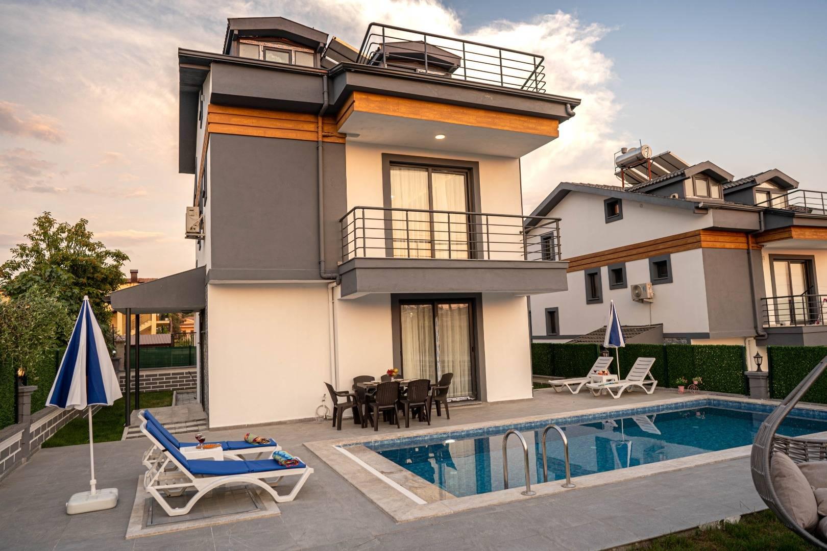 Fethiye Çiftlik'te Kalabalık Ailelere Uygun, Özel Havuzlu, 5+1 Villa-41516