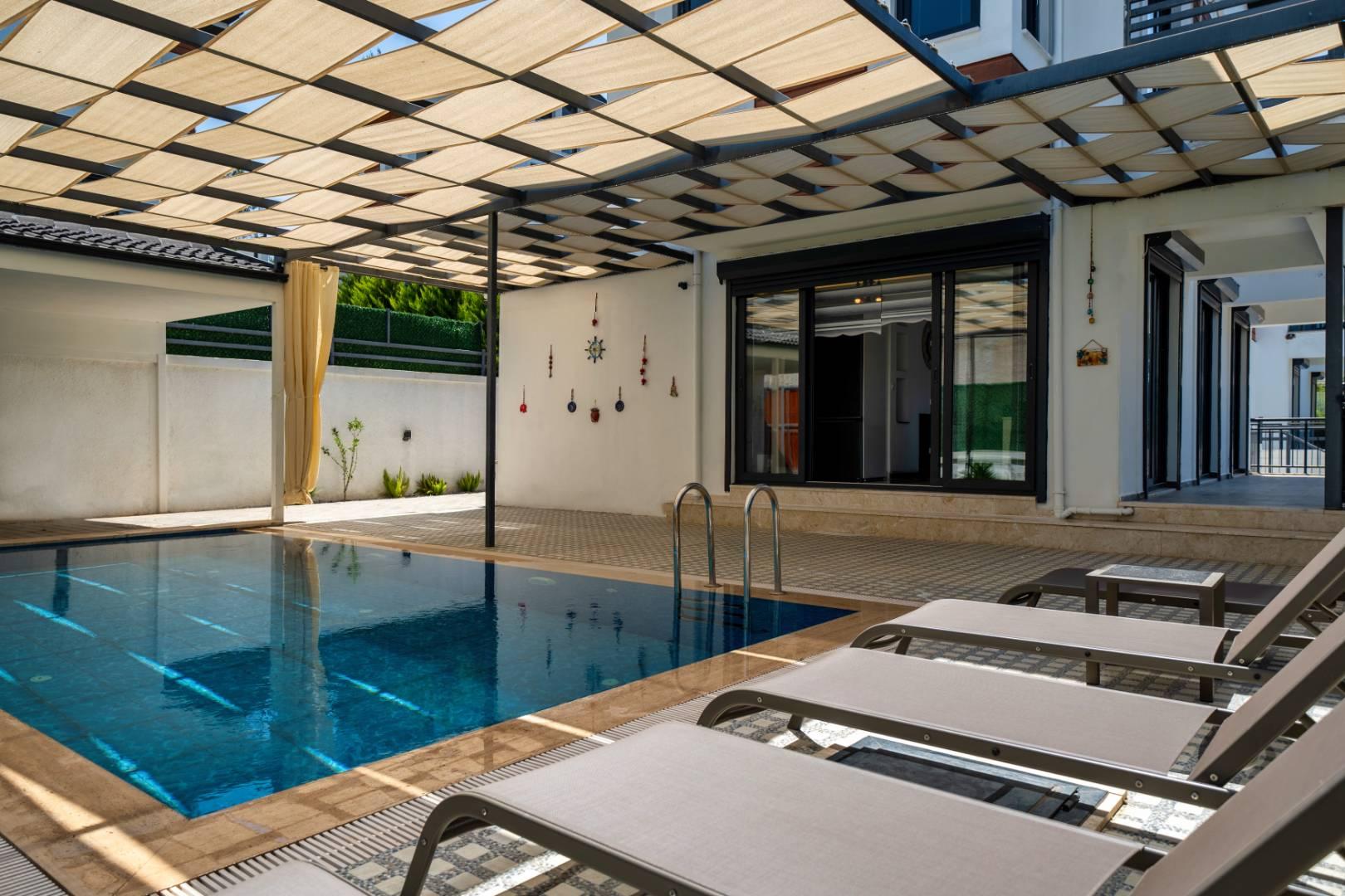 Fethiye Çiftlik'te Modern Tasarımlı, Özel Havuzlu, Şık Villa-42071