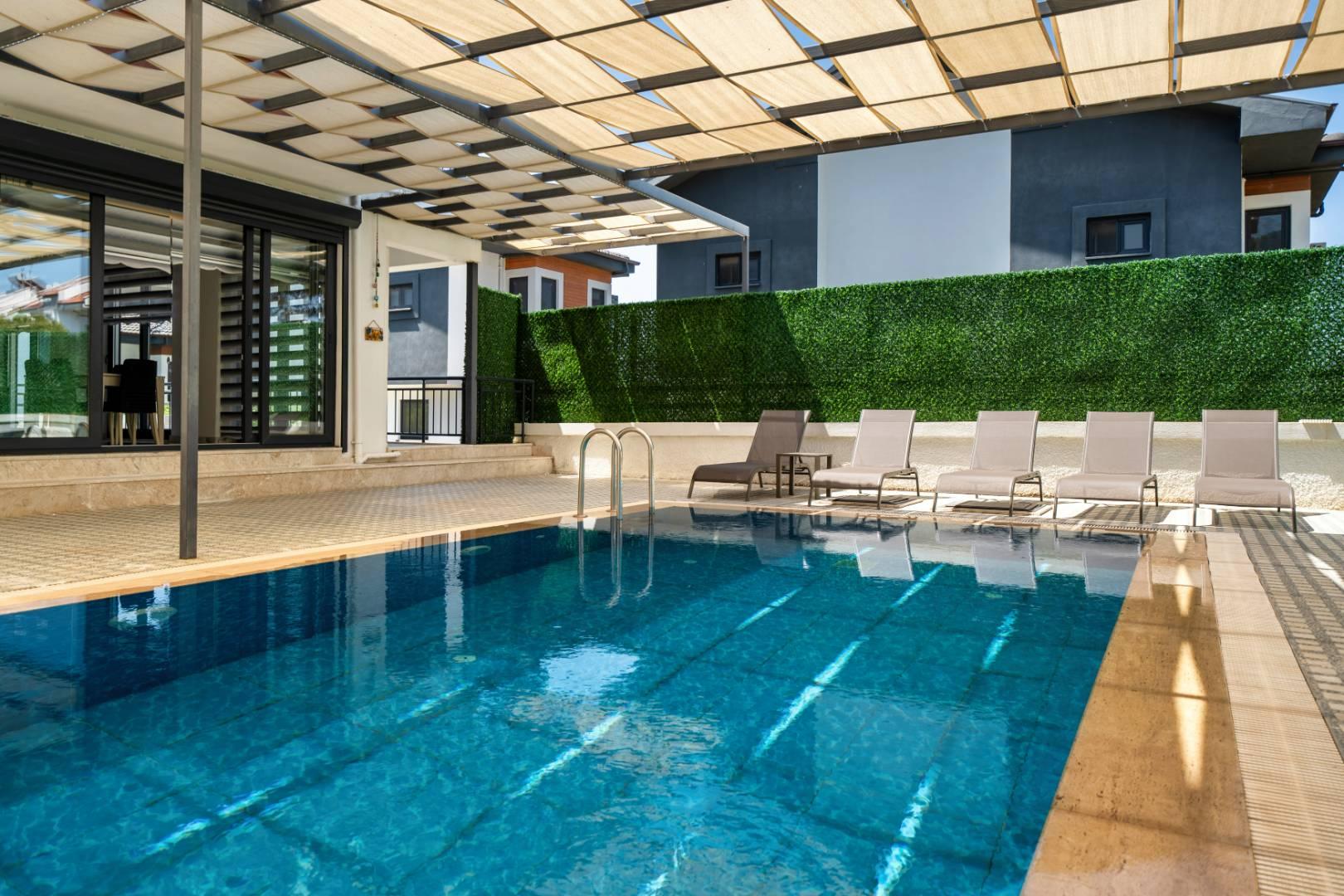 Fethiye Çiftlik'te Modern Tasarımlı, Özel Havuzlu, Şık Villa-42071