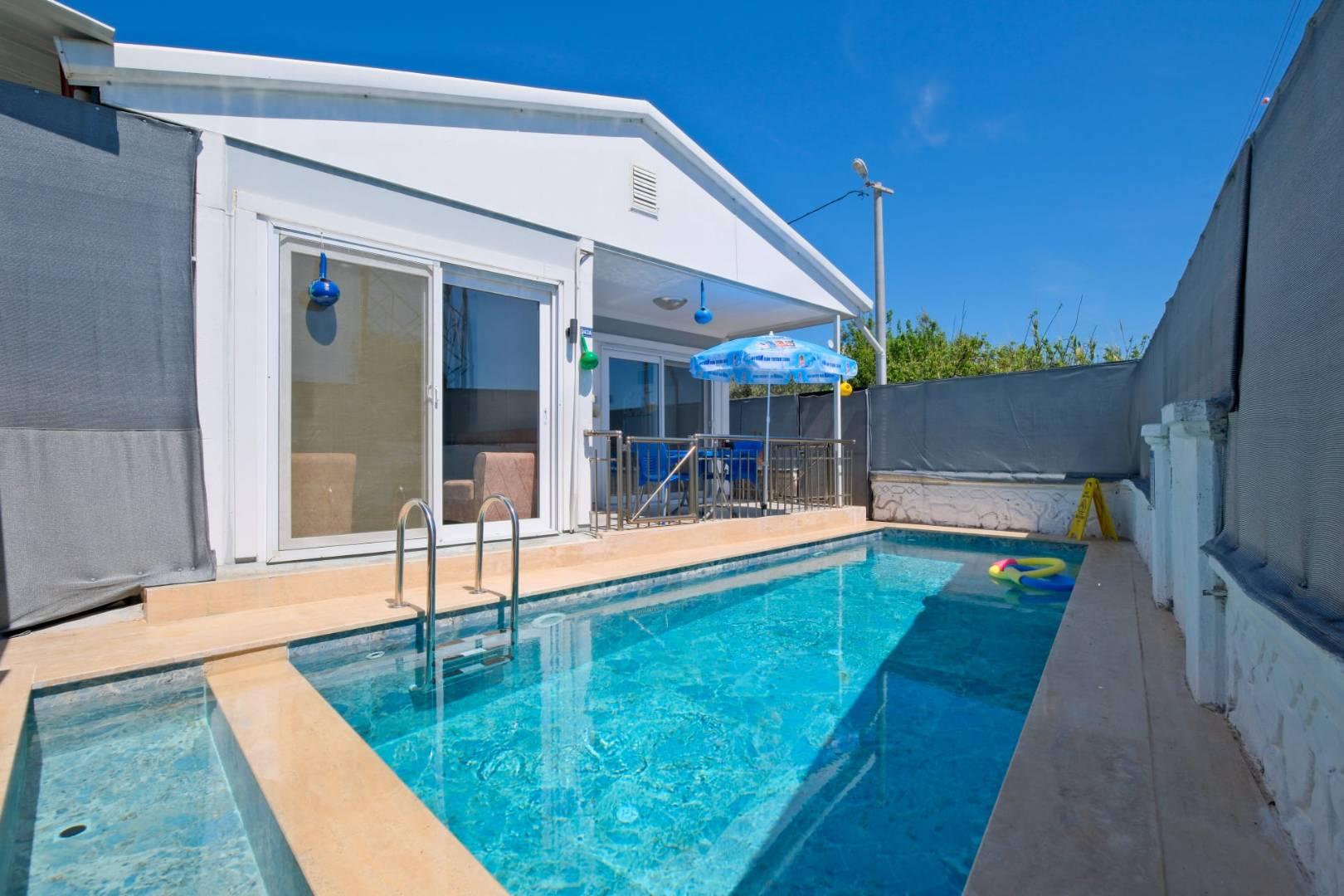 Fethiye Çiftlik'te Merkeze Yakın Konumda, Özel Havuzlu, Tatil Evi-36147