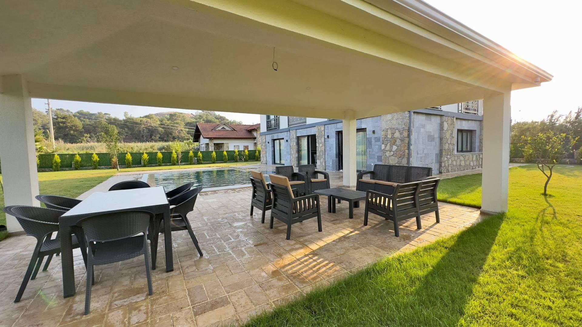 Fethiye Çiftlik'te Merkezi Konumda, Özel Havuzlu, Geniş Bahçeli Villa-43589