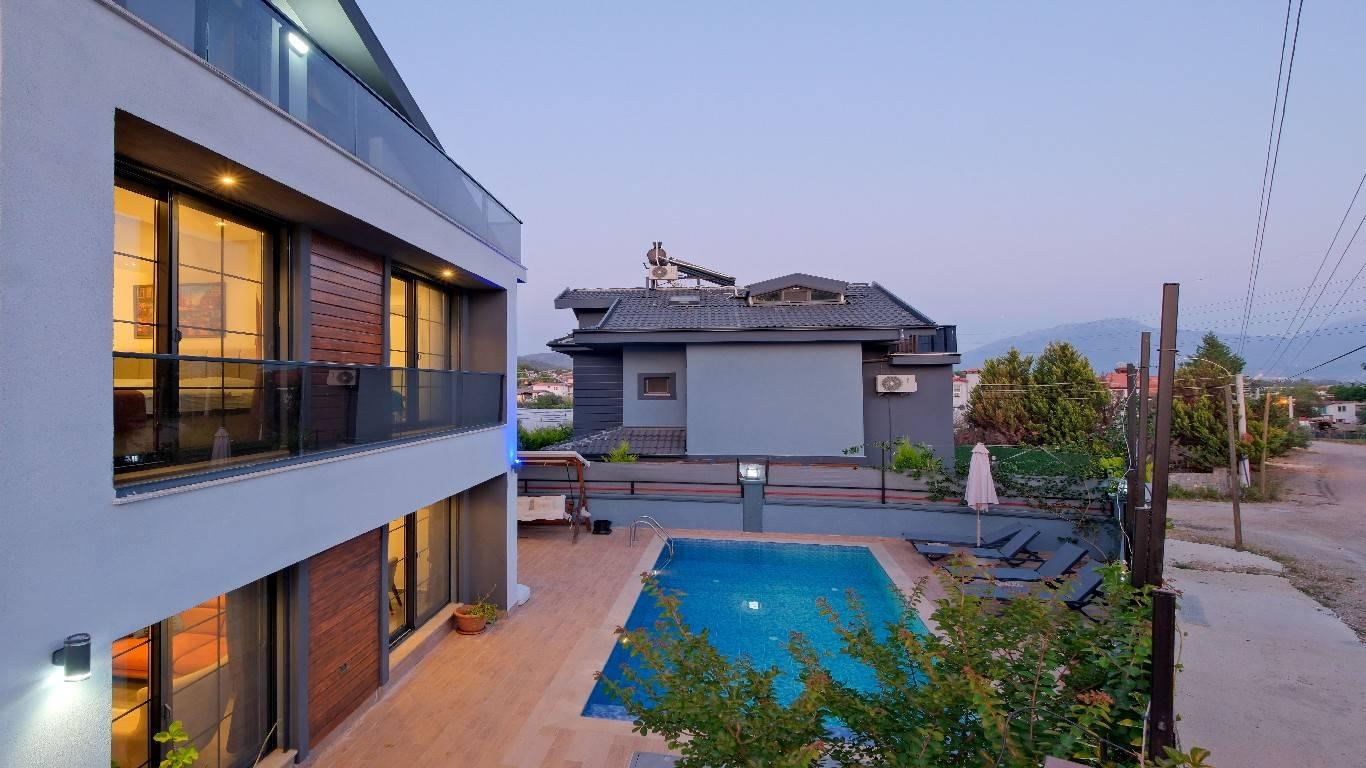 Fethiye Çiftlik'te Şık Tasarıma Sahip, Özel Havuzlu, 3+1 Villa-24727