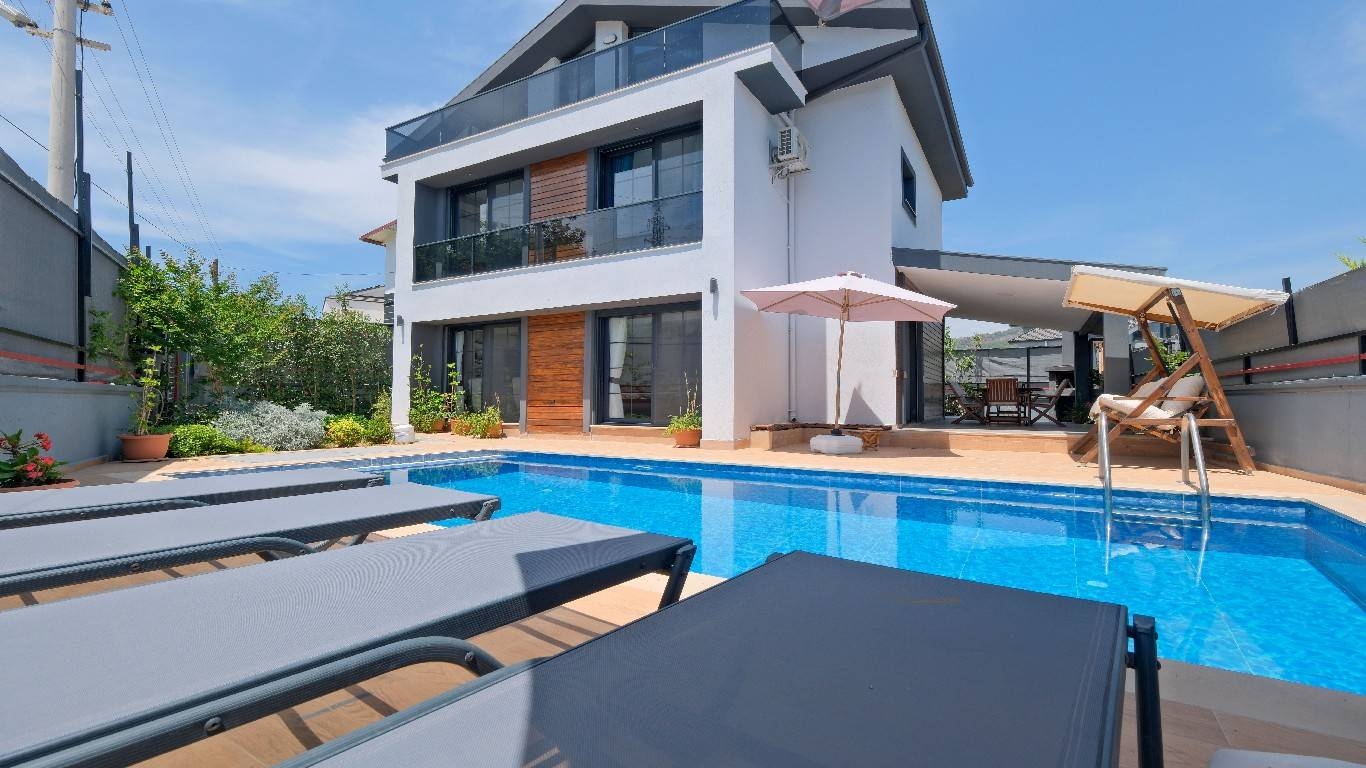 Fethiye Çiftlik'te Şık Tasarıma Sahip, Özel Havuzlu, 3+1 Villa