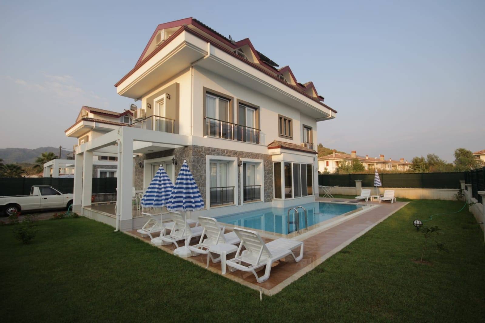 Fethiye Çiftlik'te Yeşil Bahçe İçerisinde, Özel Havuzlu, 4+1 Villa