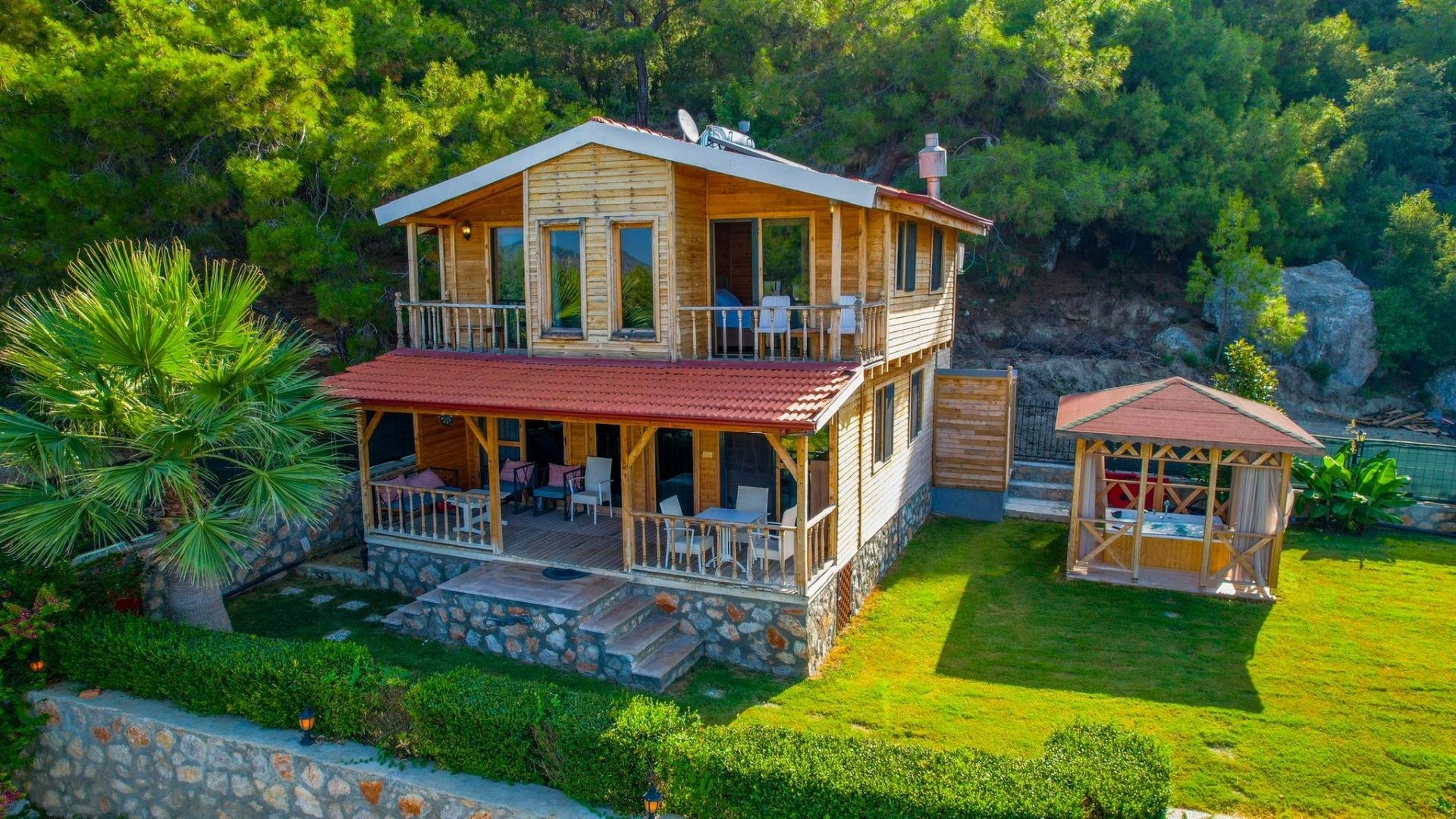 Fethiye Eldirek'te Geniş Bahçeli, Özel Havuzlu, Lüks Villa