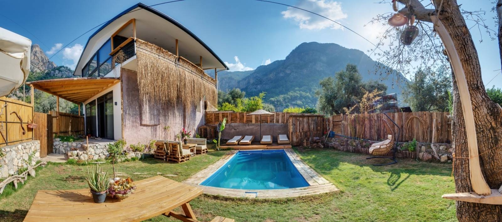 Fethiye Faralya'da Balayı Çiftlerine Uygun, Özel Havuzlu, Şık Villa