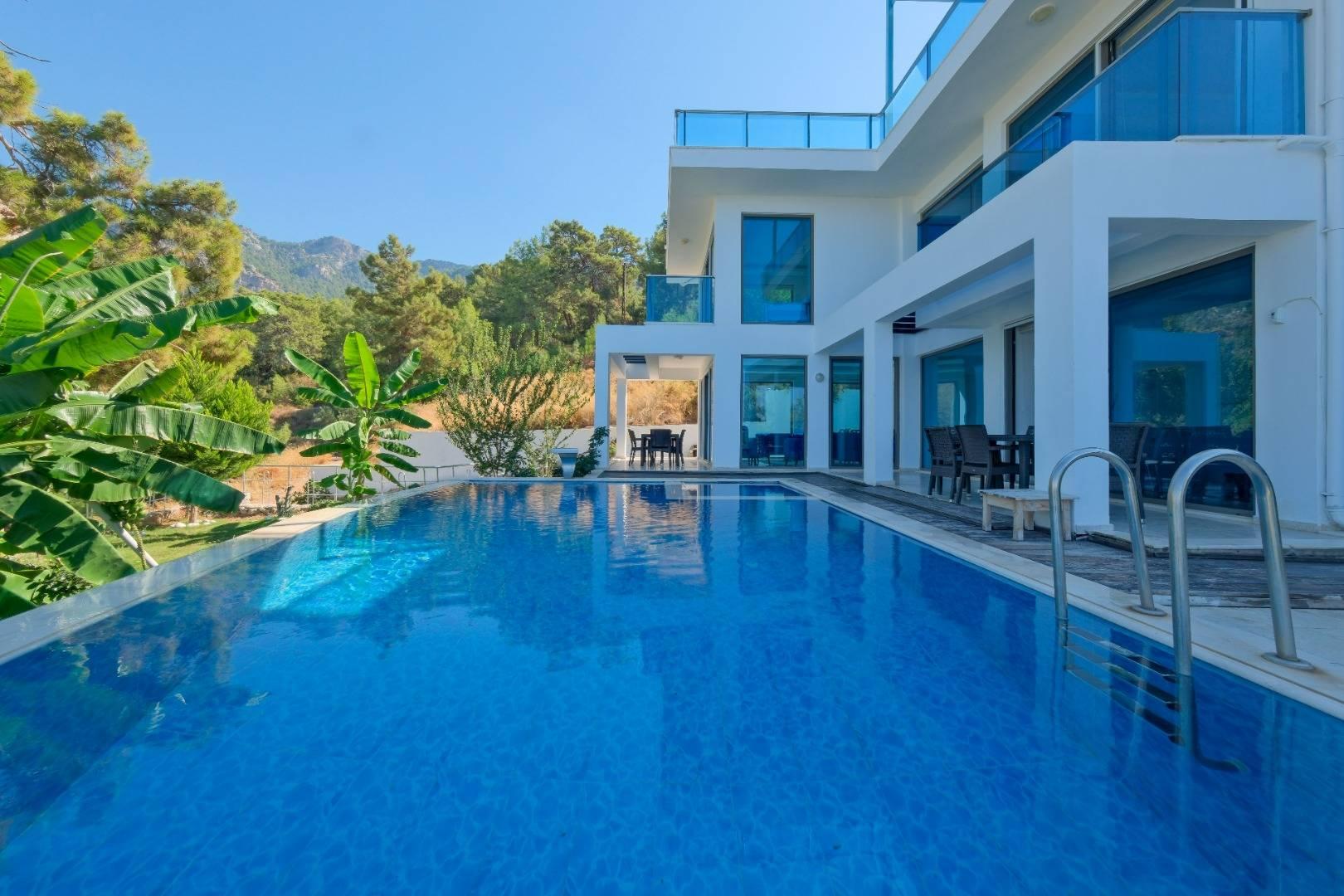 Fethiye Faralya'da Enfes Deniz Manzaralı, Özel Havuzlu, Şık Villa-41357