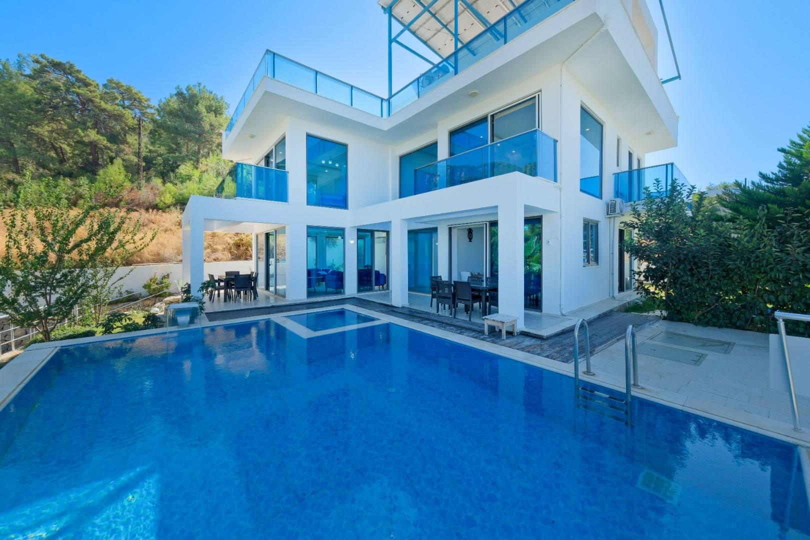 Fethiye Faralya'da Enfes Deniz Manzaralı, Özel Havuzlu, Şık Villa-41357