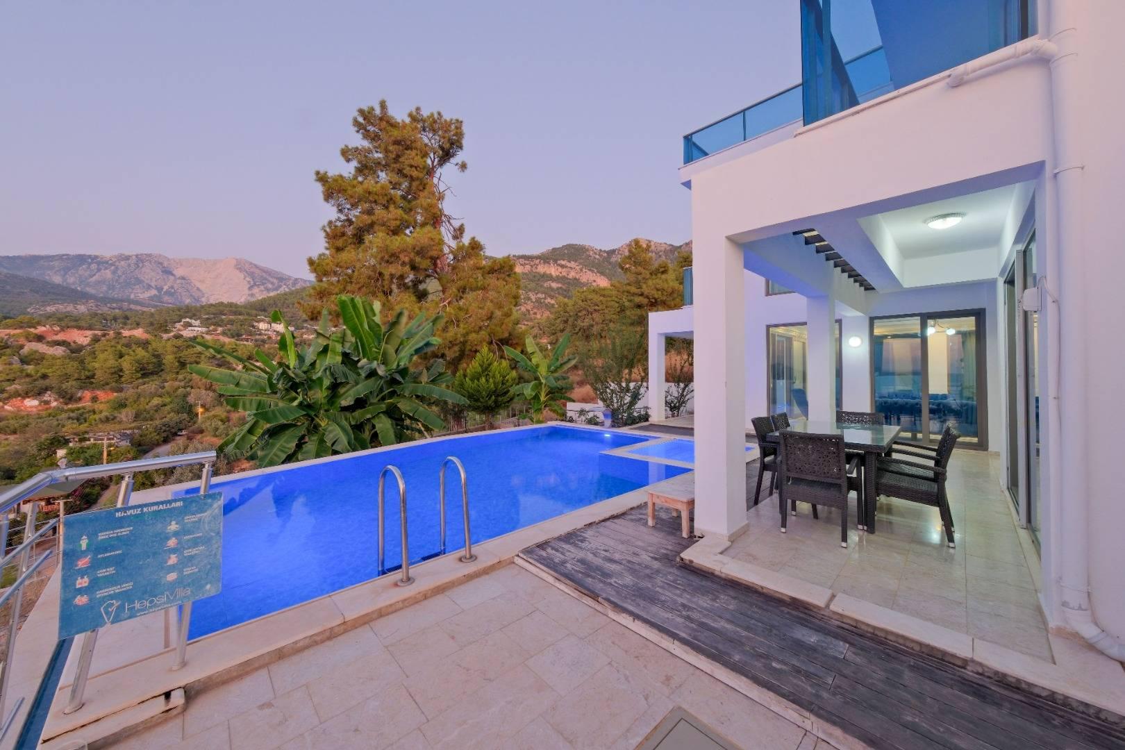 Fethiye Faralya'da Enfes Deniz Manzaralı, Özel Havuzlu, Şık Villa-41357
