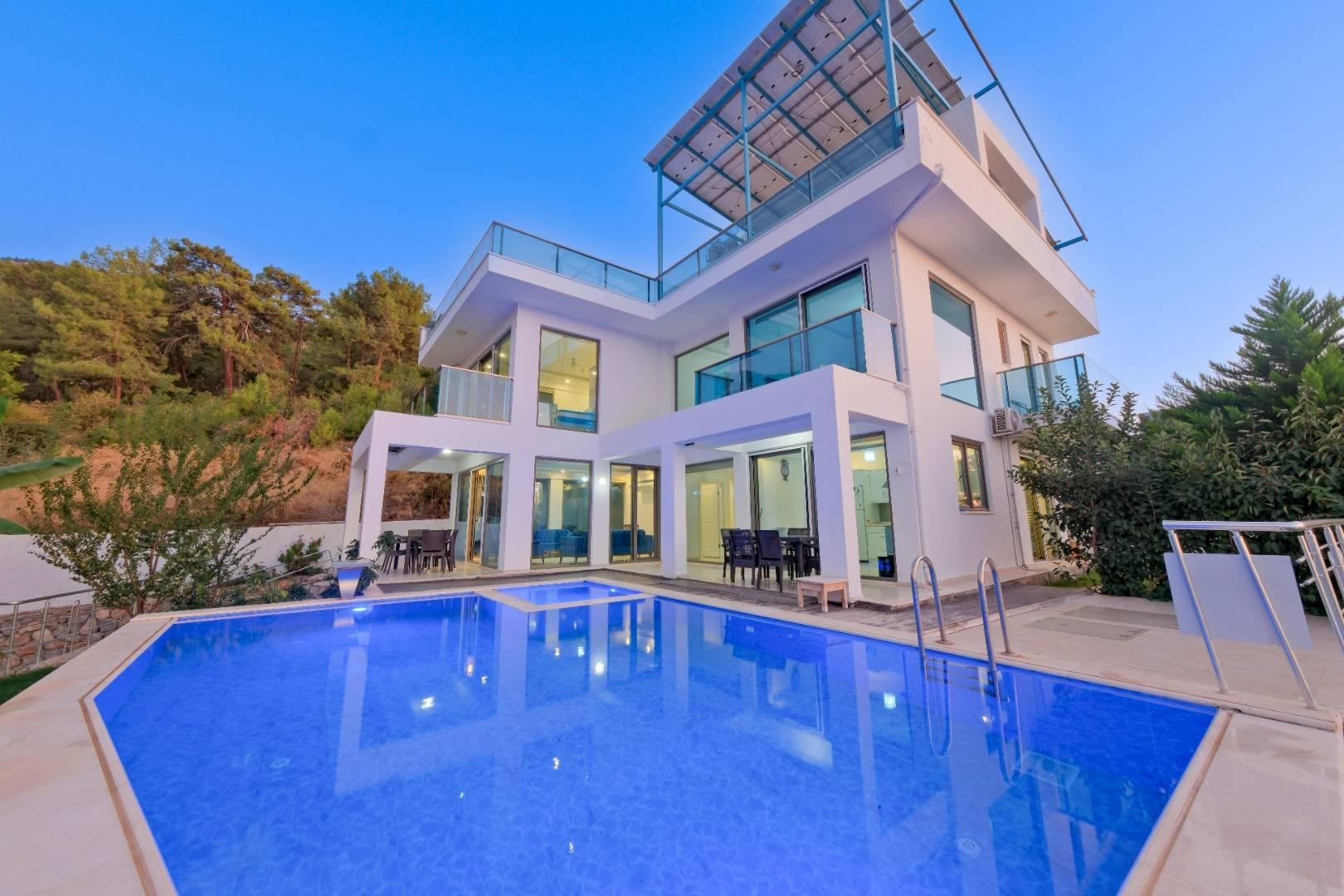 Fethiye Faralya'da Enfes Deniz Manzaralı, Özel Havuzlu, Şık Villa-41357