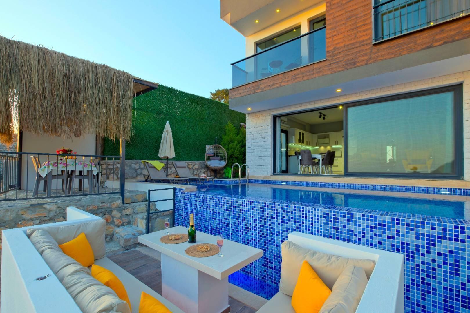 Fethiye Karaağaç'ta Deniz Manzaralı, Özel Havuzlu, Şık Kiralık Villa-22074