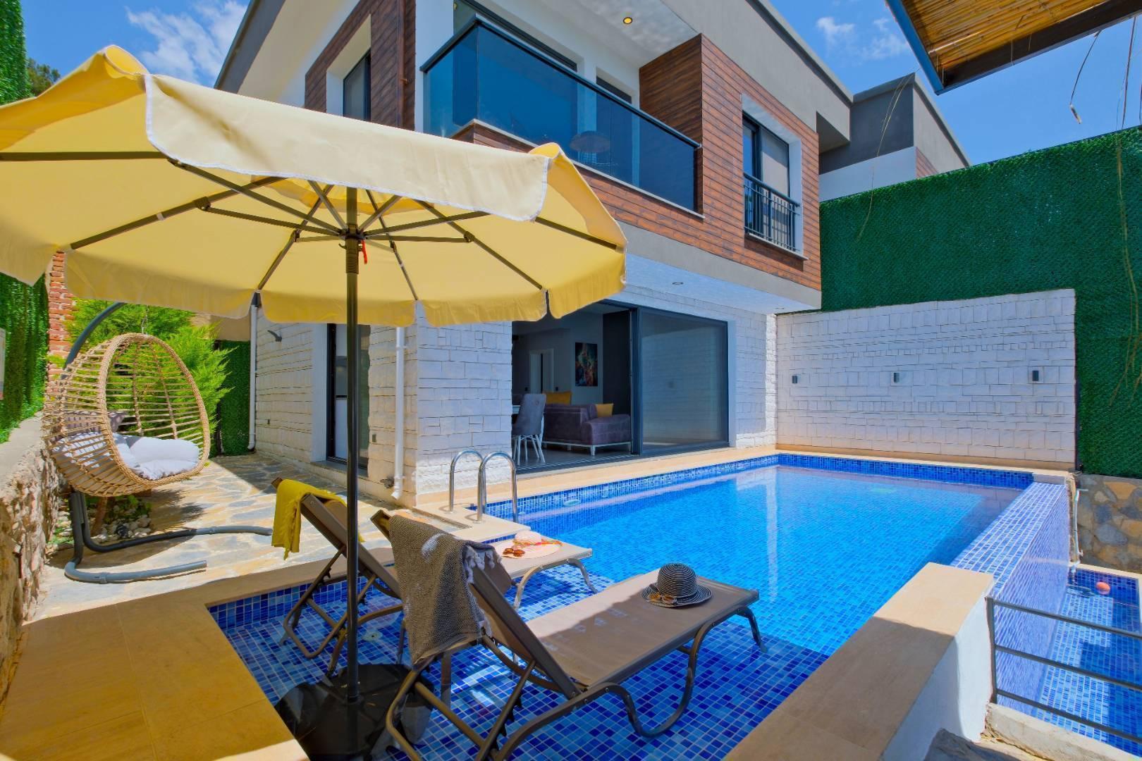 Fethiye Karaağaç'ta Deniz Manzaralı, Özel Havuzlu, Şık Kiralık Villa-22074