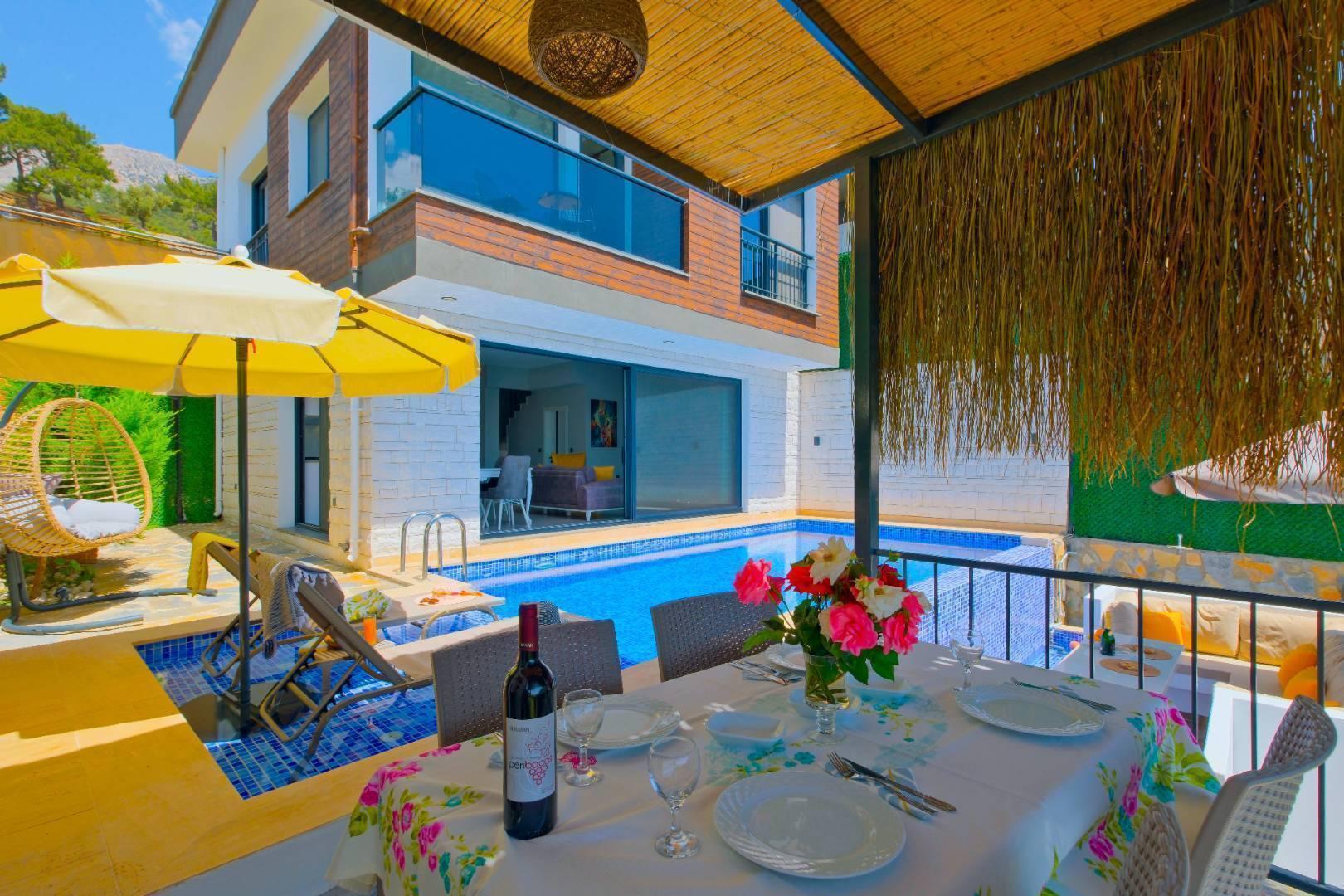 Fethiye Karaağaç'ta Deniz Manzaralı, Özel Havuzlu, Şık Kiralık Villa-22074