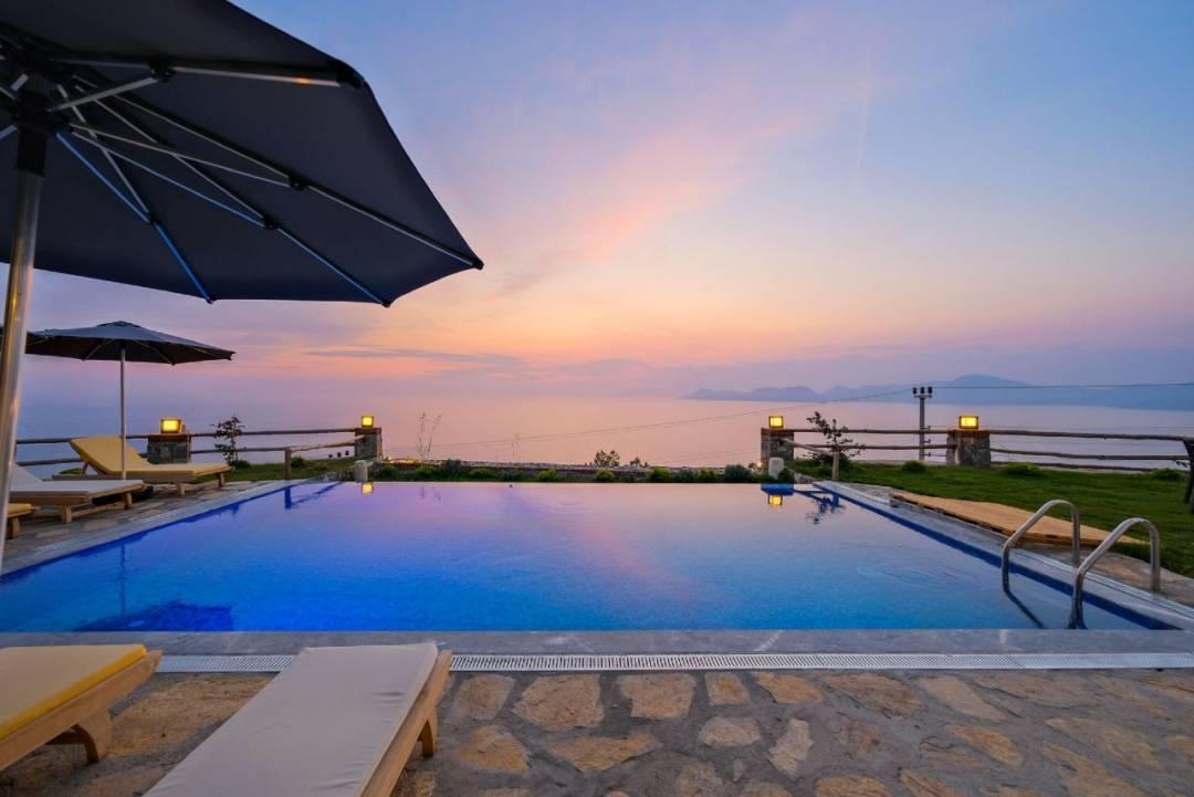 Fethiye Faralya'da Deniz Manzaralı, Sonsuzluk Havuzlu, Lüks Villa