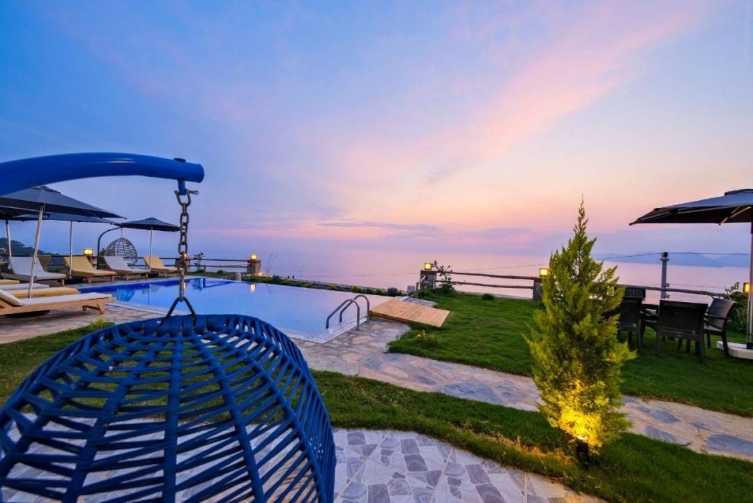 Fethiye Faralya'da Deniz Manzaralı, Sonsuzluk Havuzlu, Lüks Villa