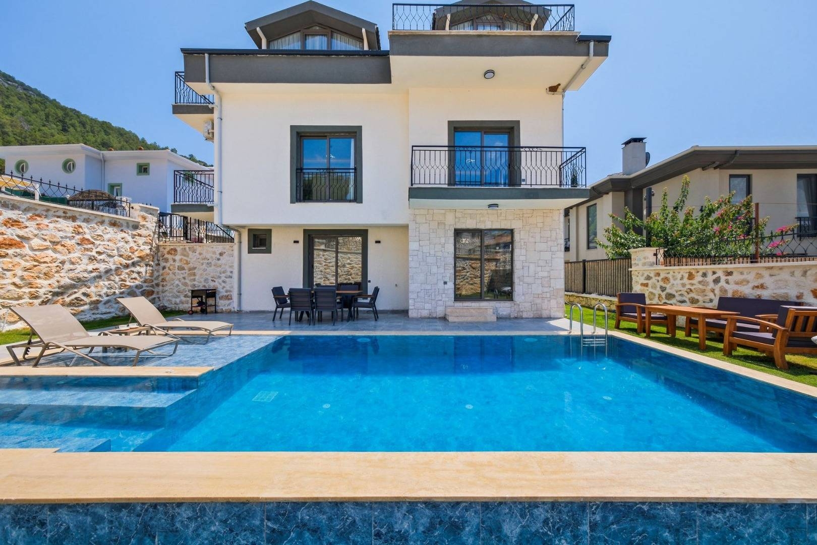 Fethiye Faralya'da Nezih Konumda, Özel Havuzlu, İkiz Villa