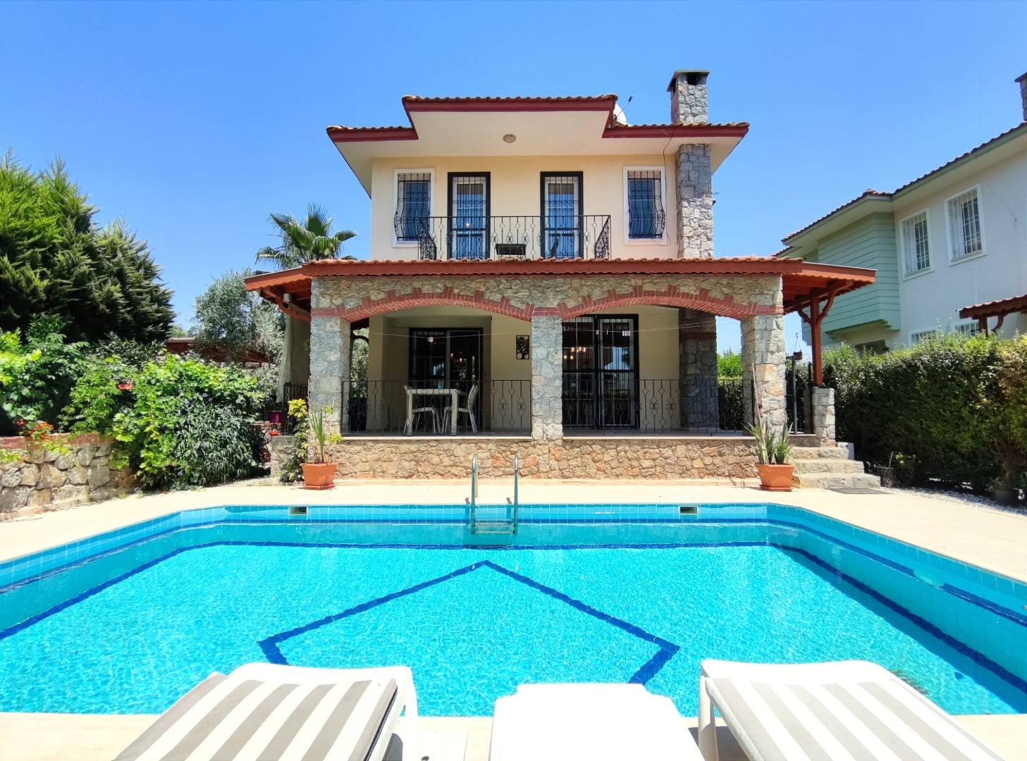 Fethiye Foça'da Geniş Ailelere Uygun, Özel Havuzlu, 6 Kişilik Villa