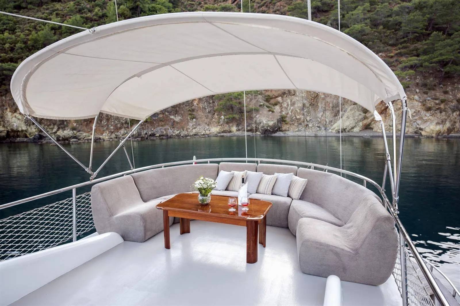 Fethiye Göcek'te Engin Maviliklerde, 10 Kişilik, Şık, 5 Kabinli Gulet