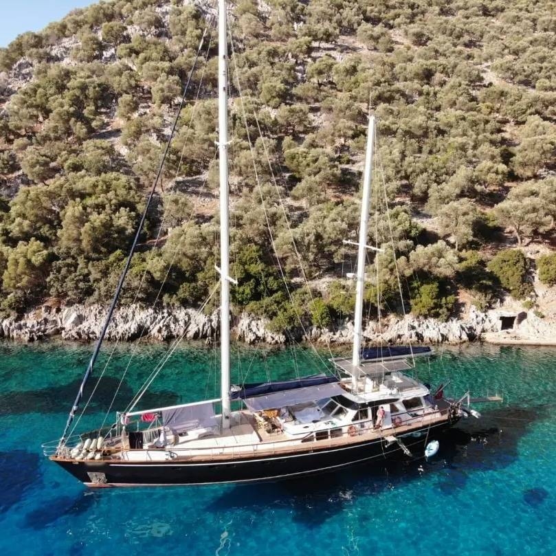 Fethiye Göcek'te Eşsiz Koylarda, Şık Tasarımlı, Konforlu Tekne