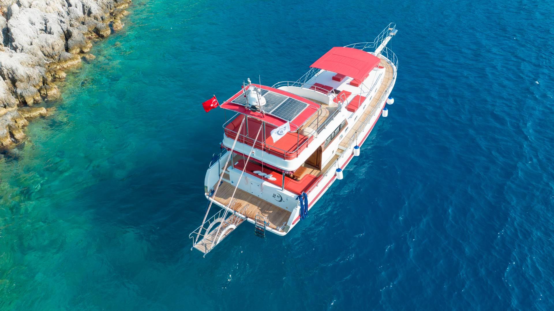Fethiye Göcek'te Eşsiz Maviliğe Açılan, 6 Kişilik, Lüks Gulet-35145