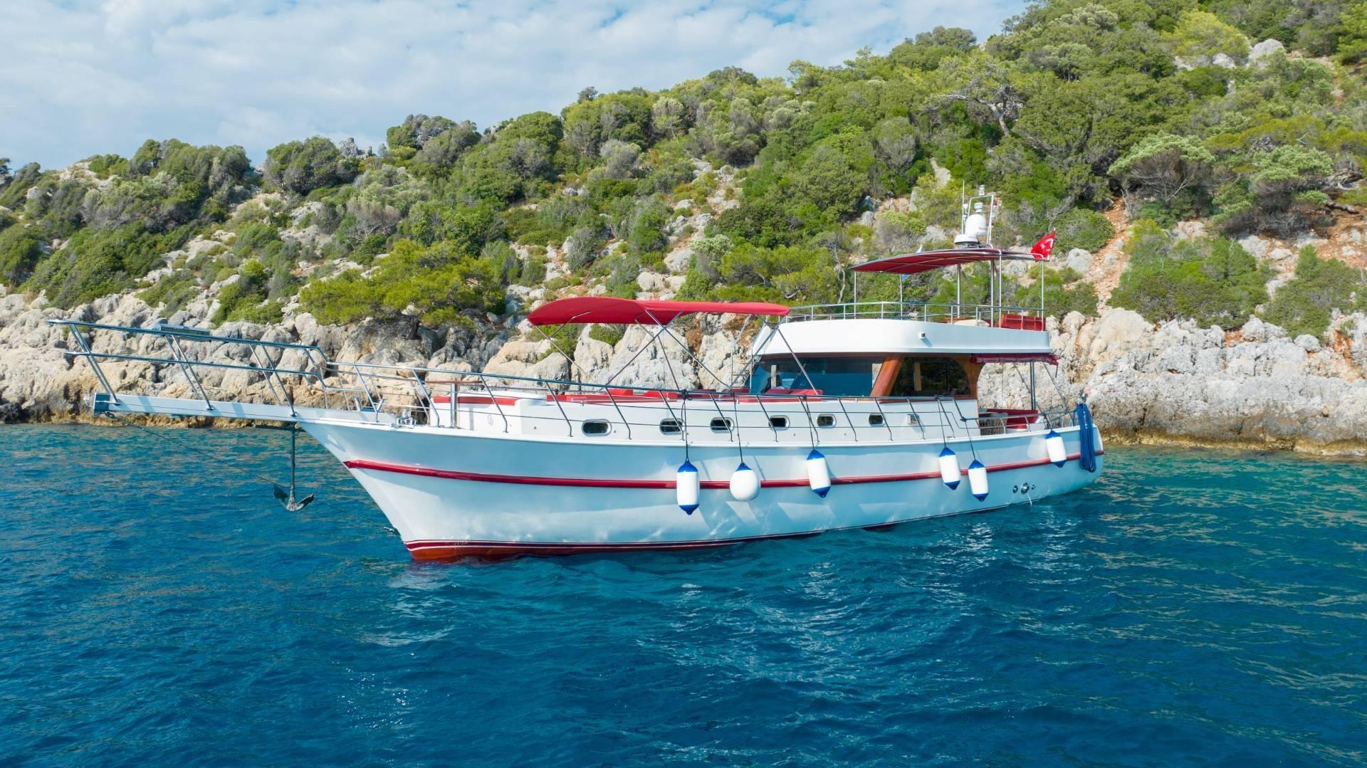 Fethiye Göcek'te Eşsiz Maviliğe Açılan, 6 Kişilik, Lüks Gulet-35145