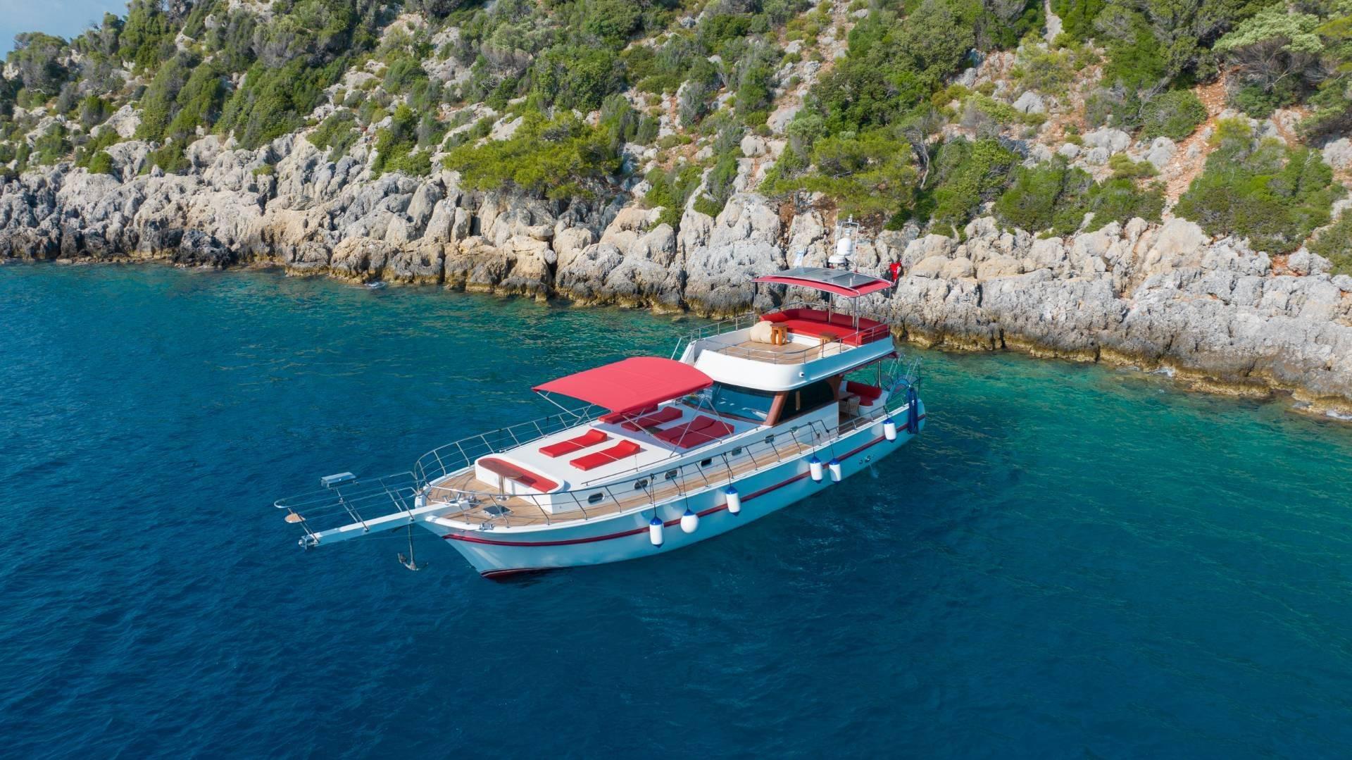 Fethiye Göcek'te Eşsiz Maviliğe Açılan, 6 Kişilik, Lüks Gulet-35145