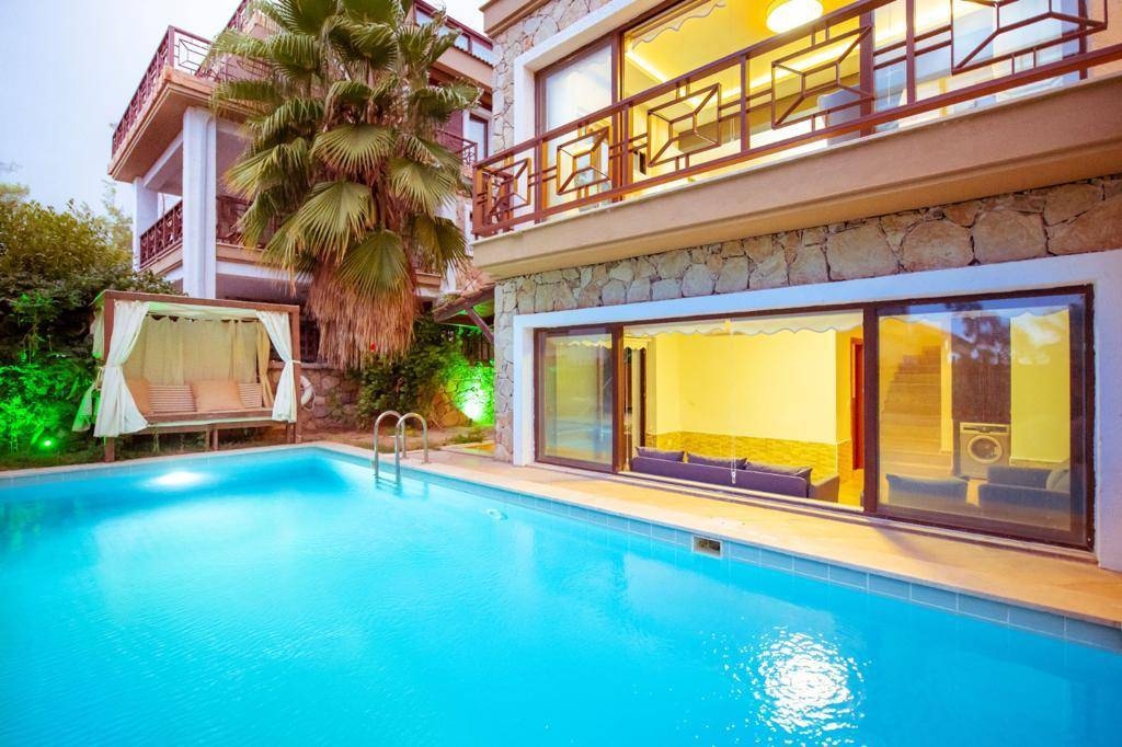 Fethiye Göcek'te Geniş Ailelere Uygun, Özel Havuzlu, 8 Kişilik Villa