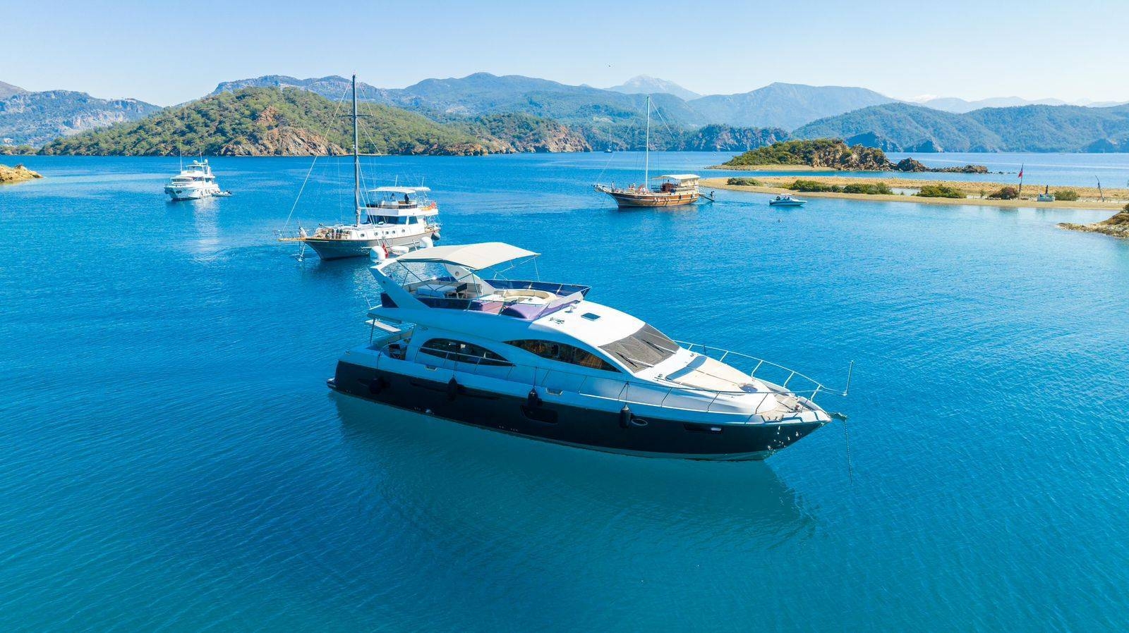 Fethiye Göcek'te Masmavi Denizlere Açılan, 3 Kamaralı, Lüks Motoryat