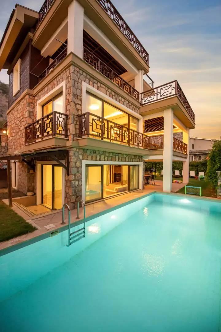 Fethiye Göcek'te Merkeze Yakın, Özel Havuzlu, Bahçeli Villa-43295