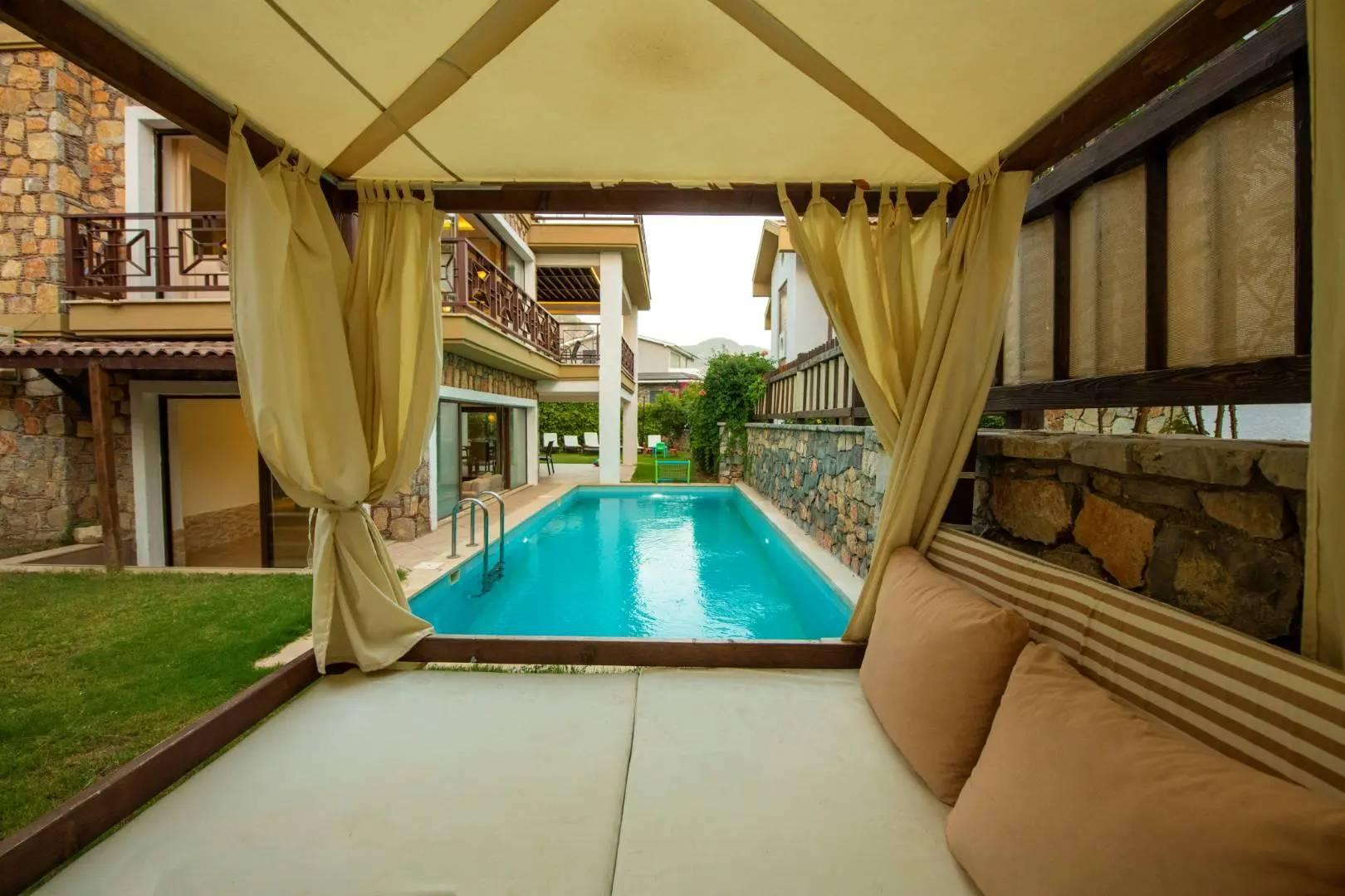 Fethiye Göcek'te Merkeze Yakın, Özel Havuzlu, Bahçeli Villa-43295