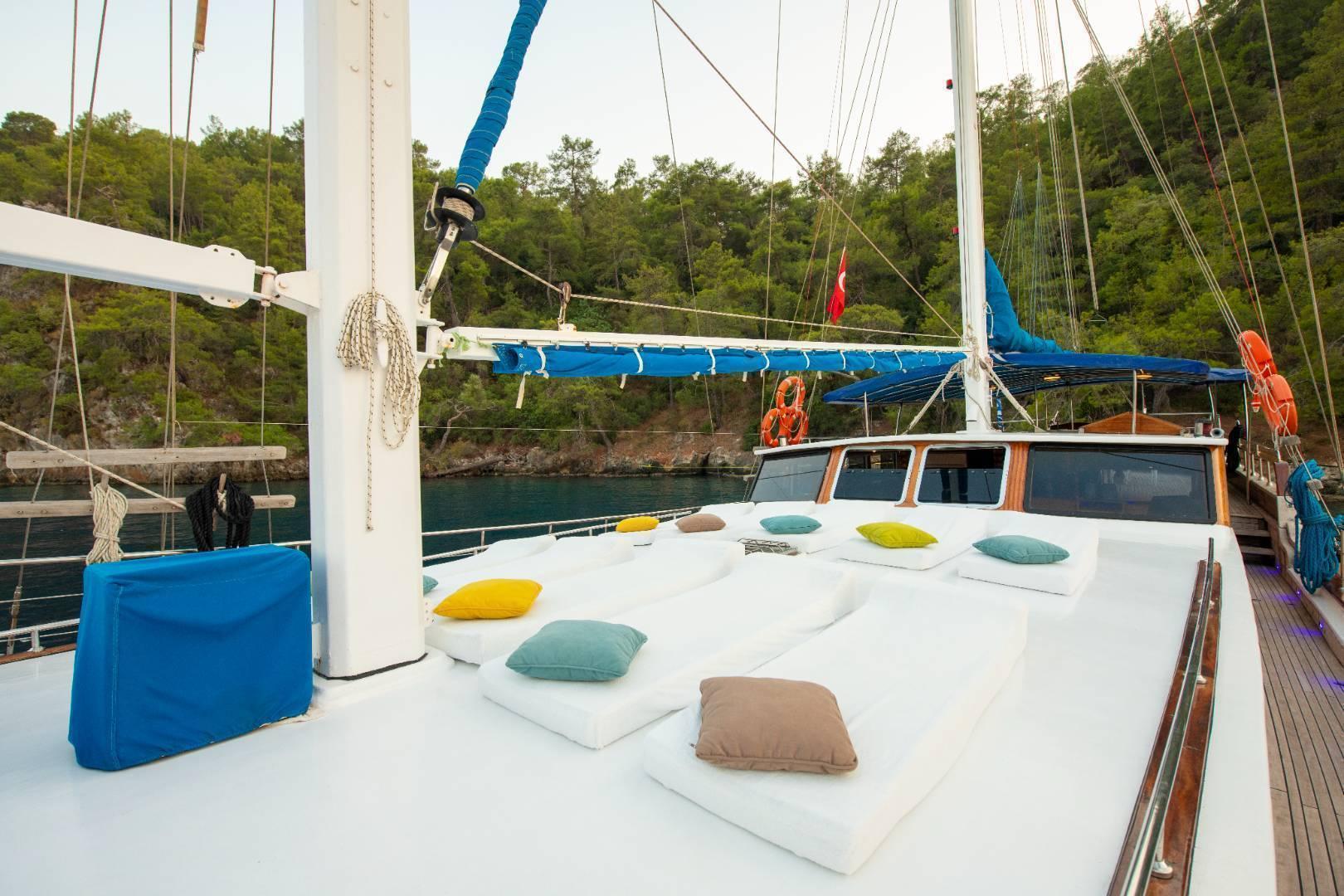 Fethiye Göcek'te Şık Tasarımlı, Eşsiz Koylarda, Modern Gulet -35236